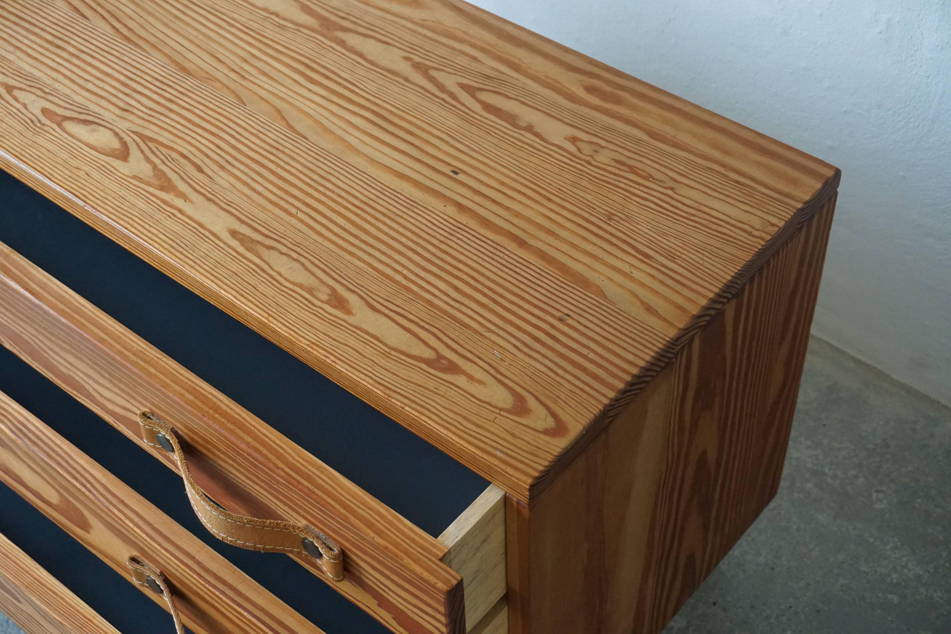 Scandinavian Modern Chest of Drawers in Oregon Pine and Patinated Leather, 1970s 2