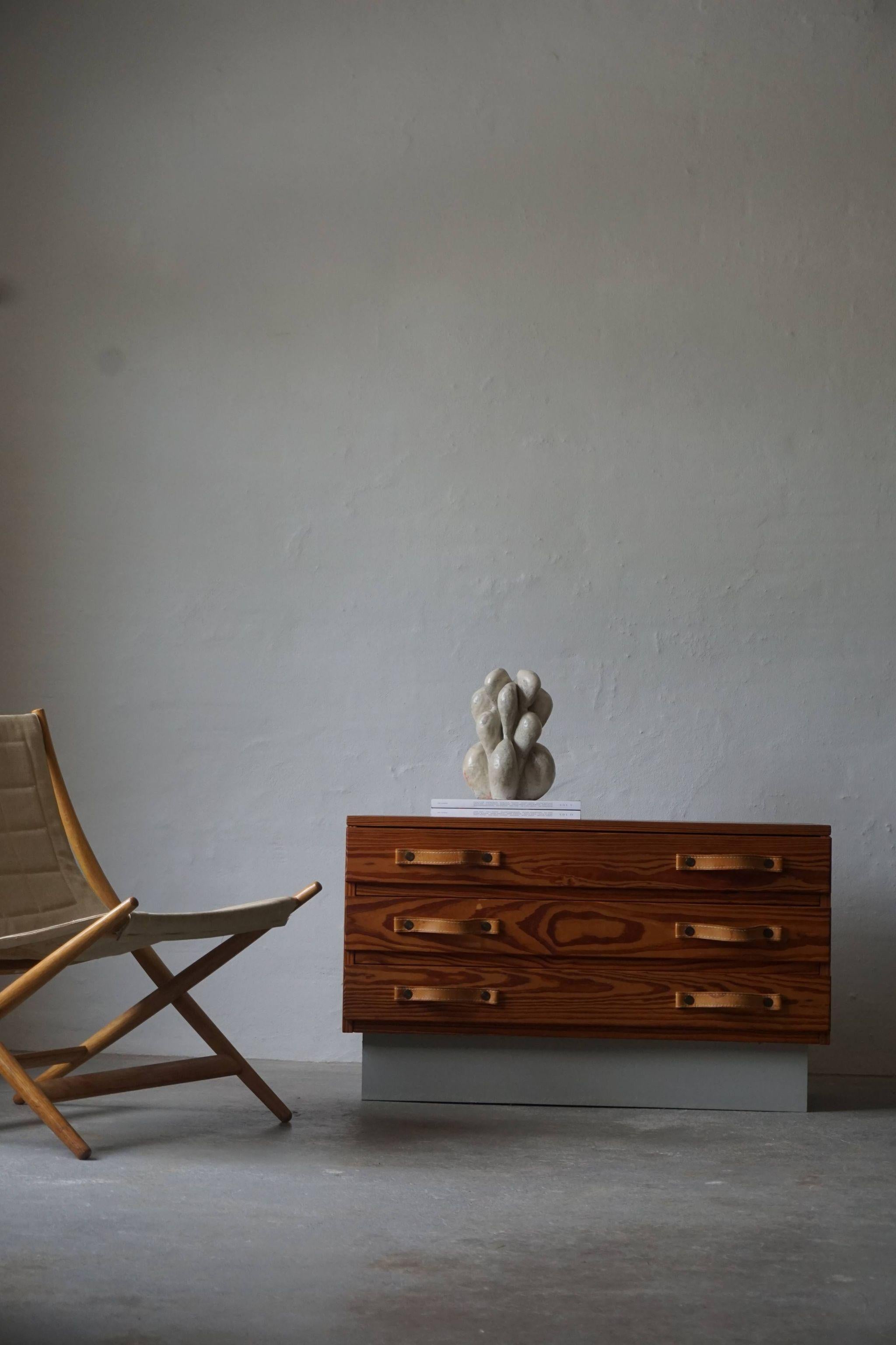 Scandinavian Modern Chest of Drawers in Oregon Pine and Patinated Leather, 1970s 4