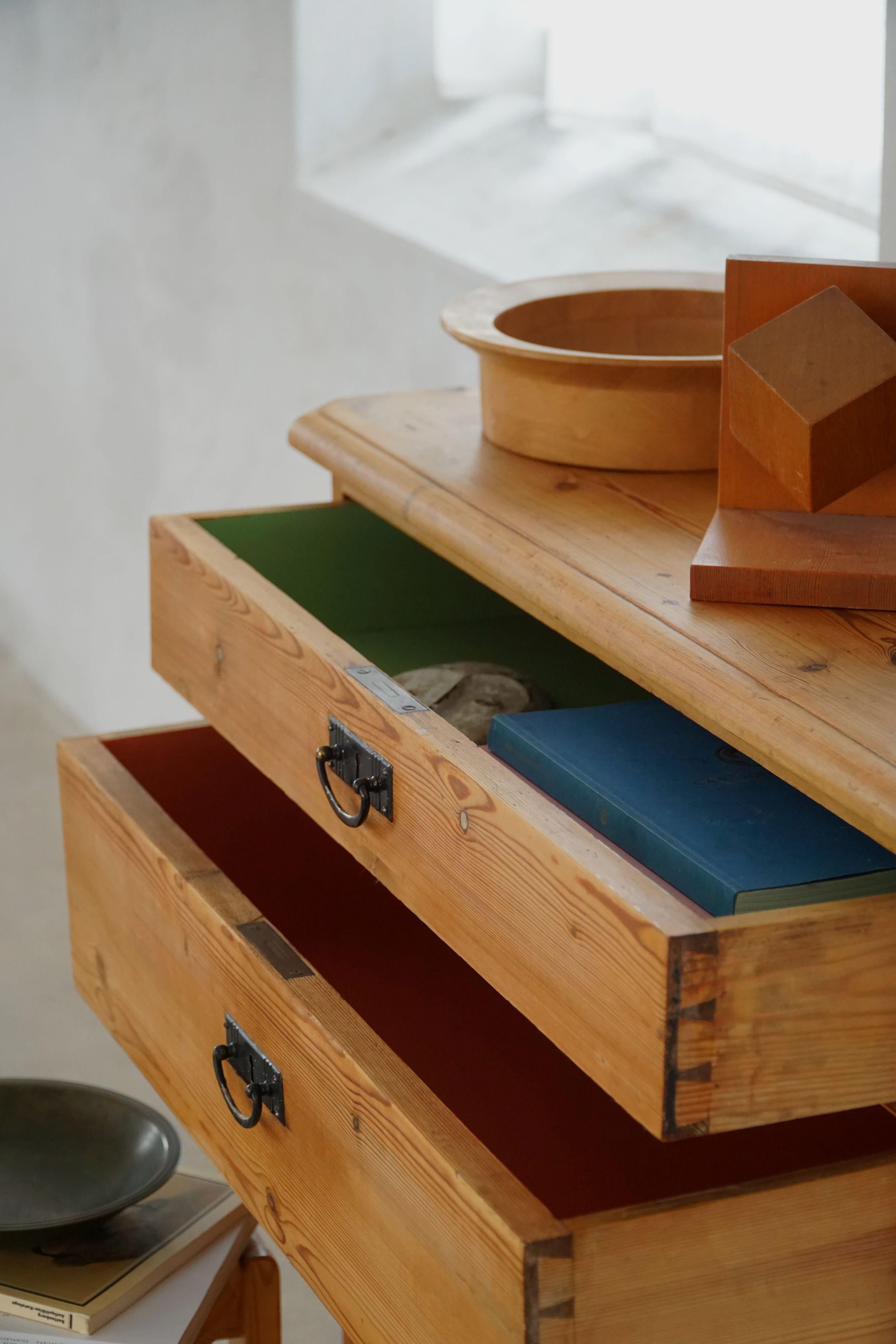 Scandinavian Modern Chest of Drawers in Pine, Danish Cabinetmaker, 1930s For Sale 6
