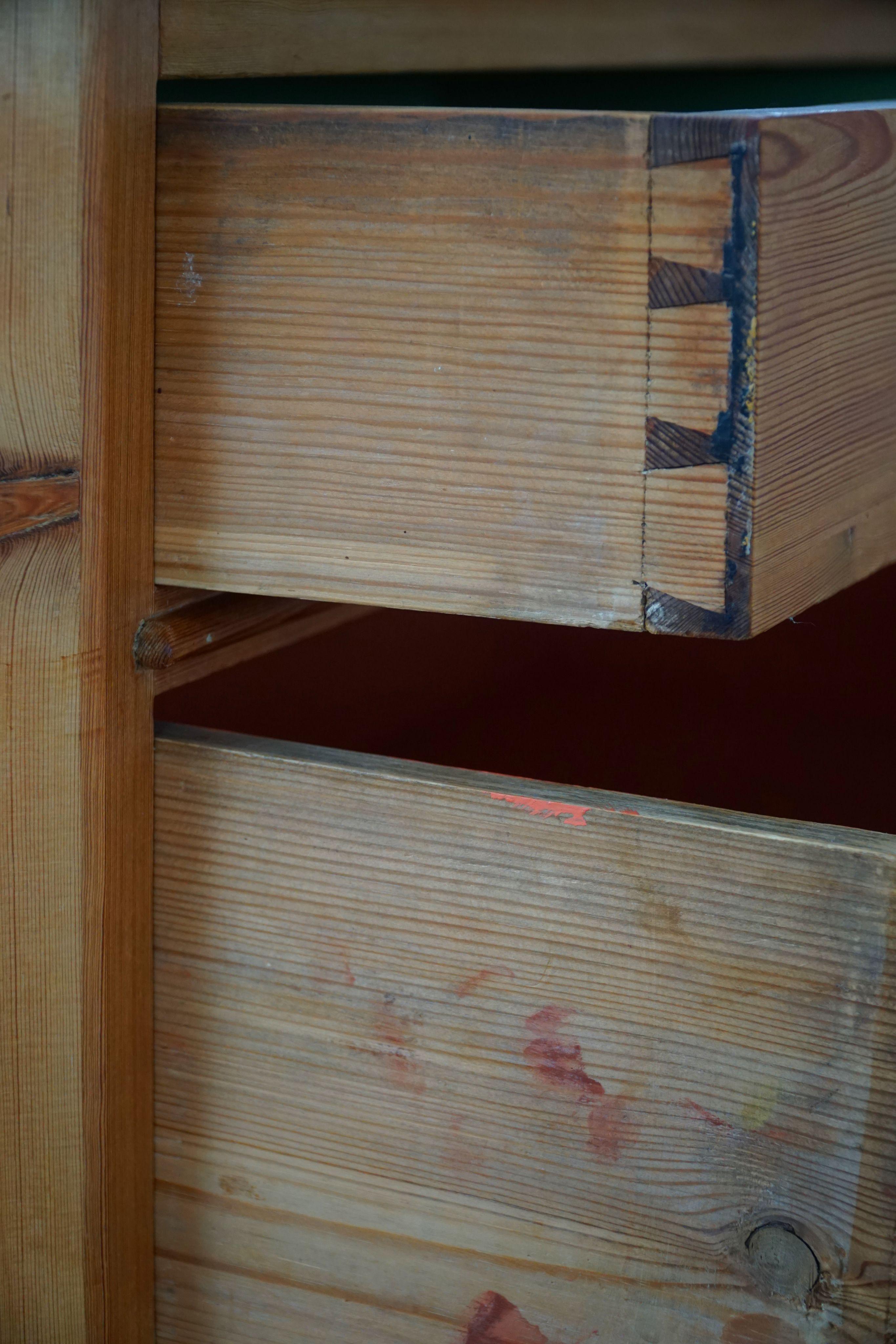 Scandinavian Modern Chest of Drawers in Pine, Danish Cabinetmaker, 1930s For Sale 7
