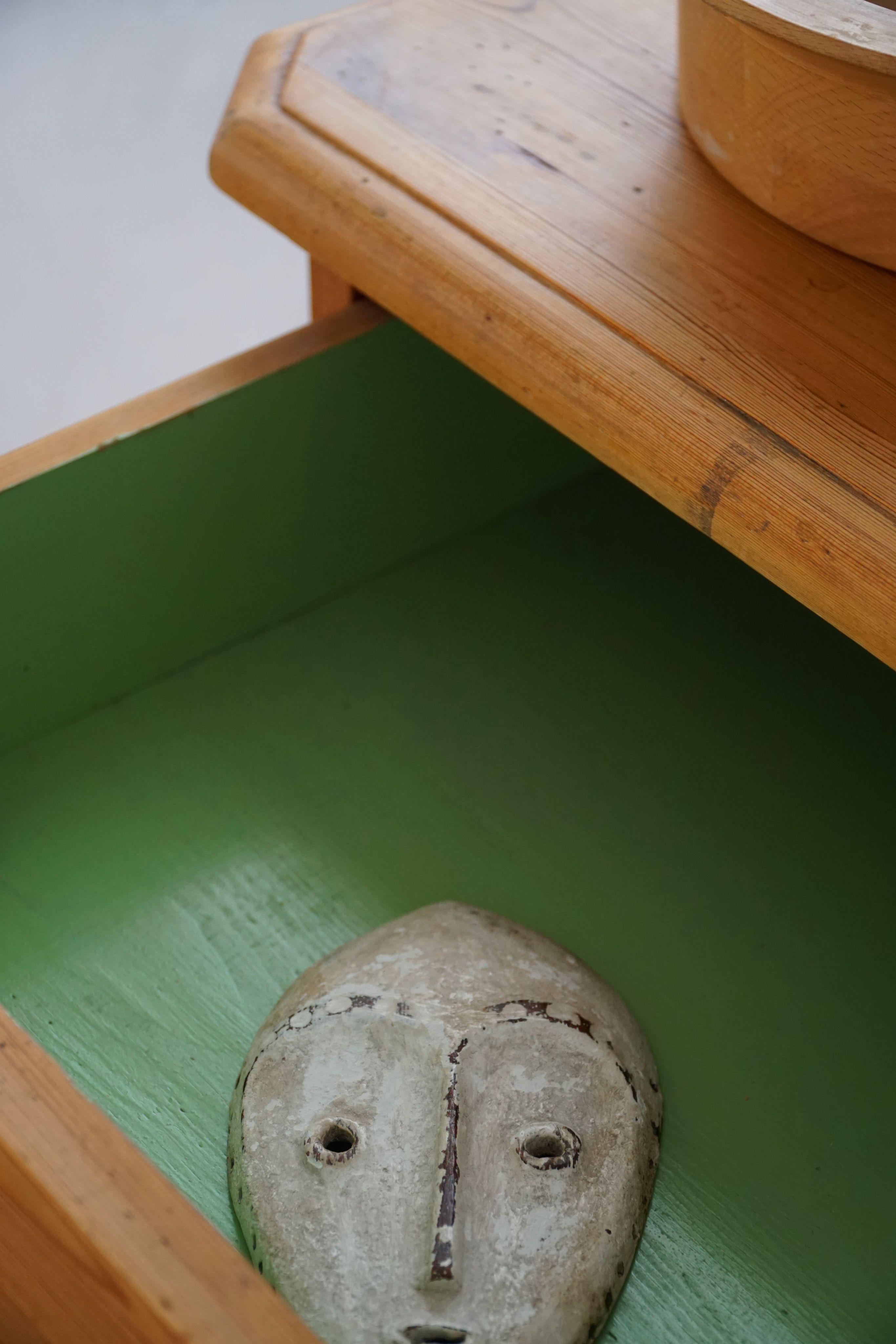 Scandinavian Modern Chest of Drawers in Pine, Danish Cabinetmaker, 1930s For Sale 9