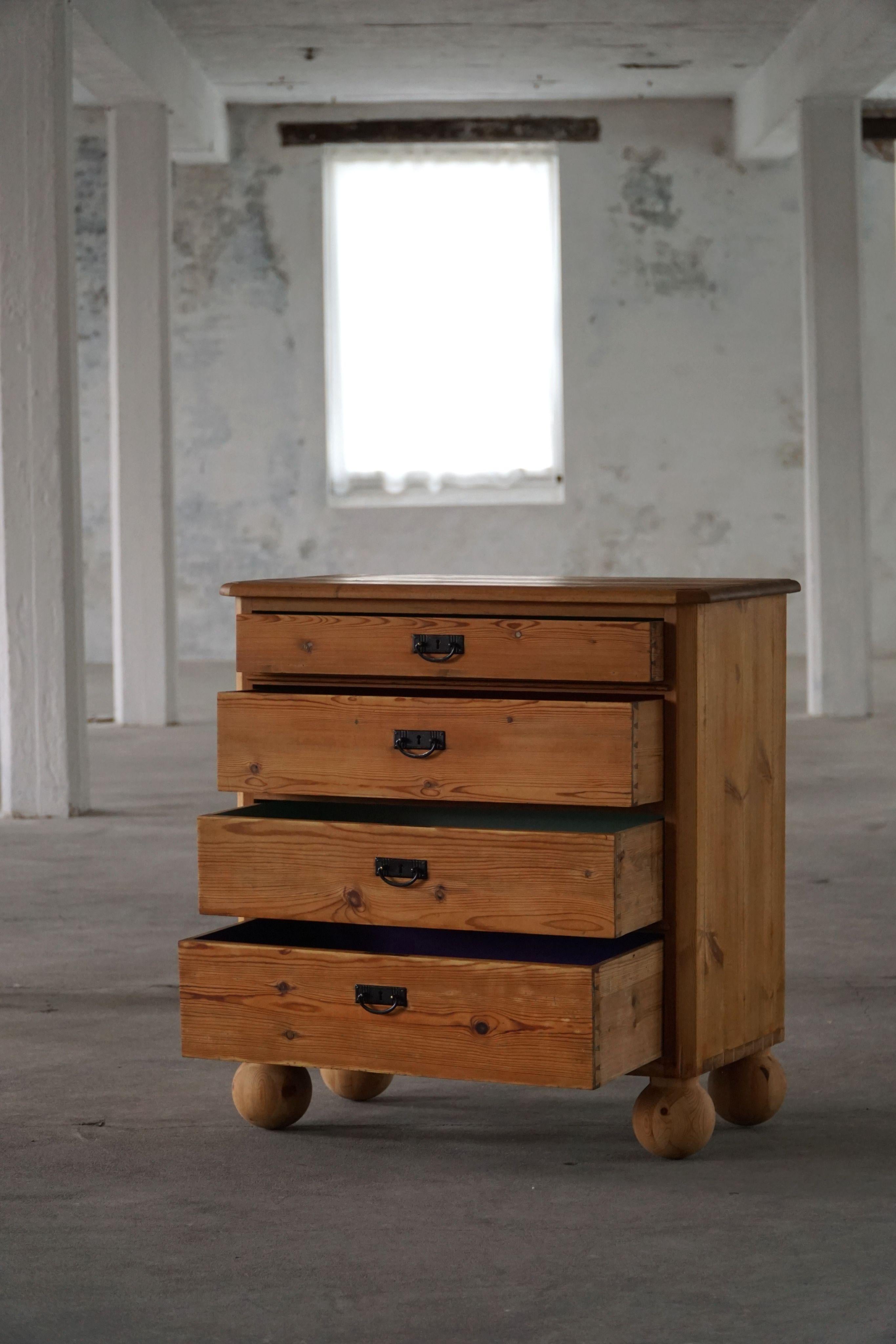 20th Century Scandinavian Modern Chest of Drawers in Pine, Danish Cabinetmaker, 1930s For Sale