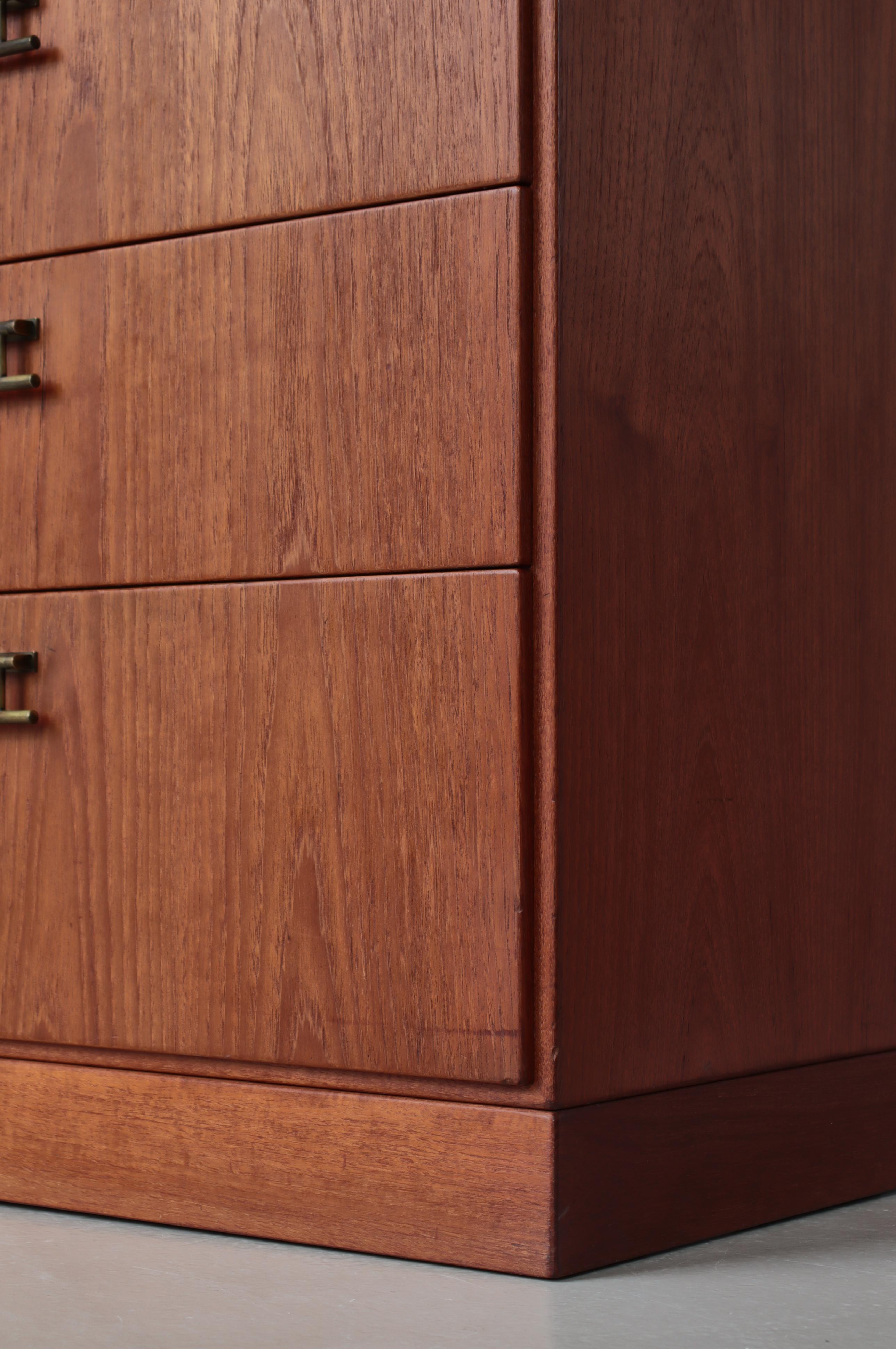 Scandinavian Modern Chest of Drawers 