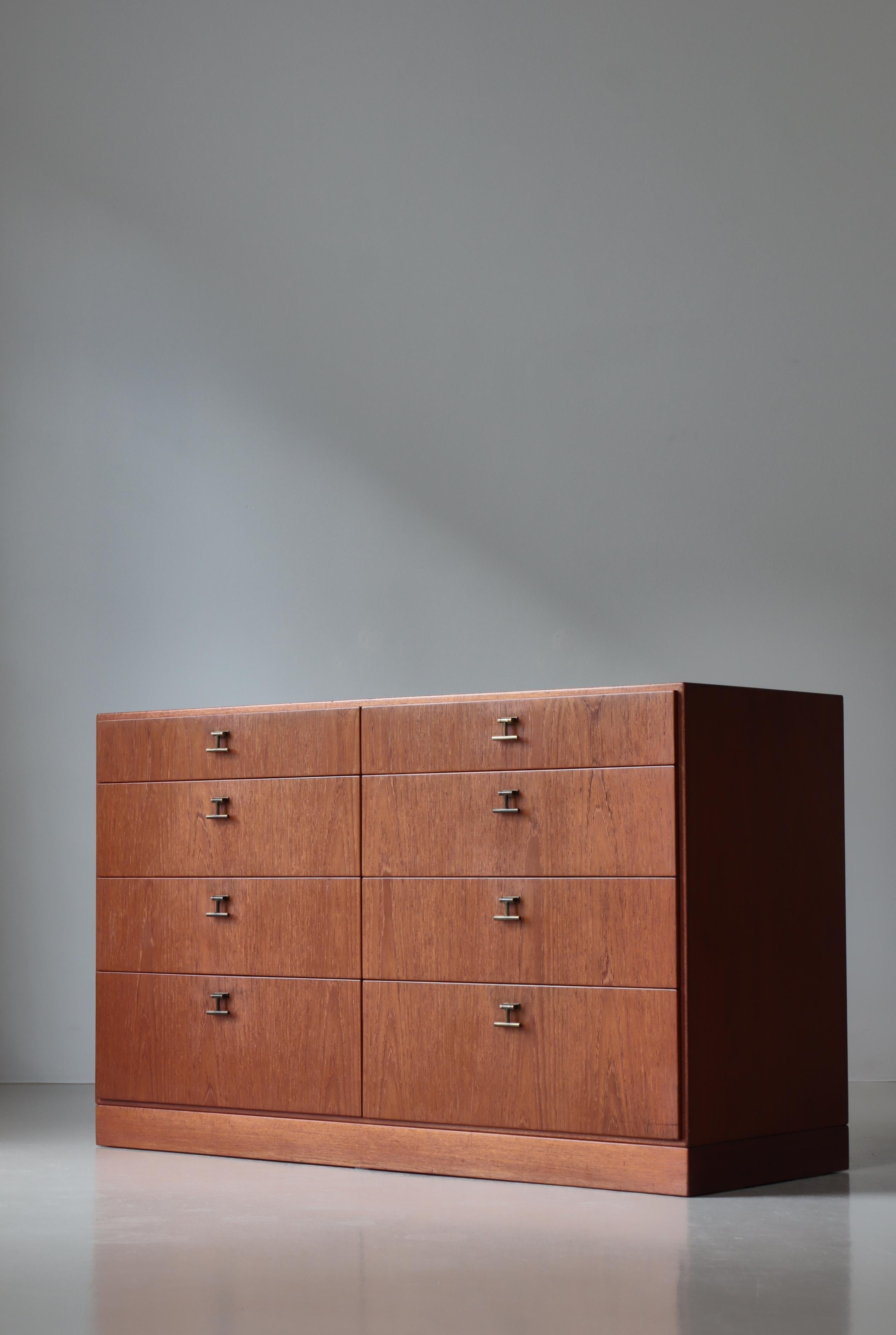 Rare teakwood edition of Børge Mogensen chest model 