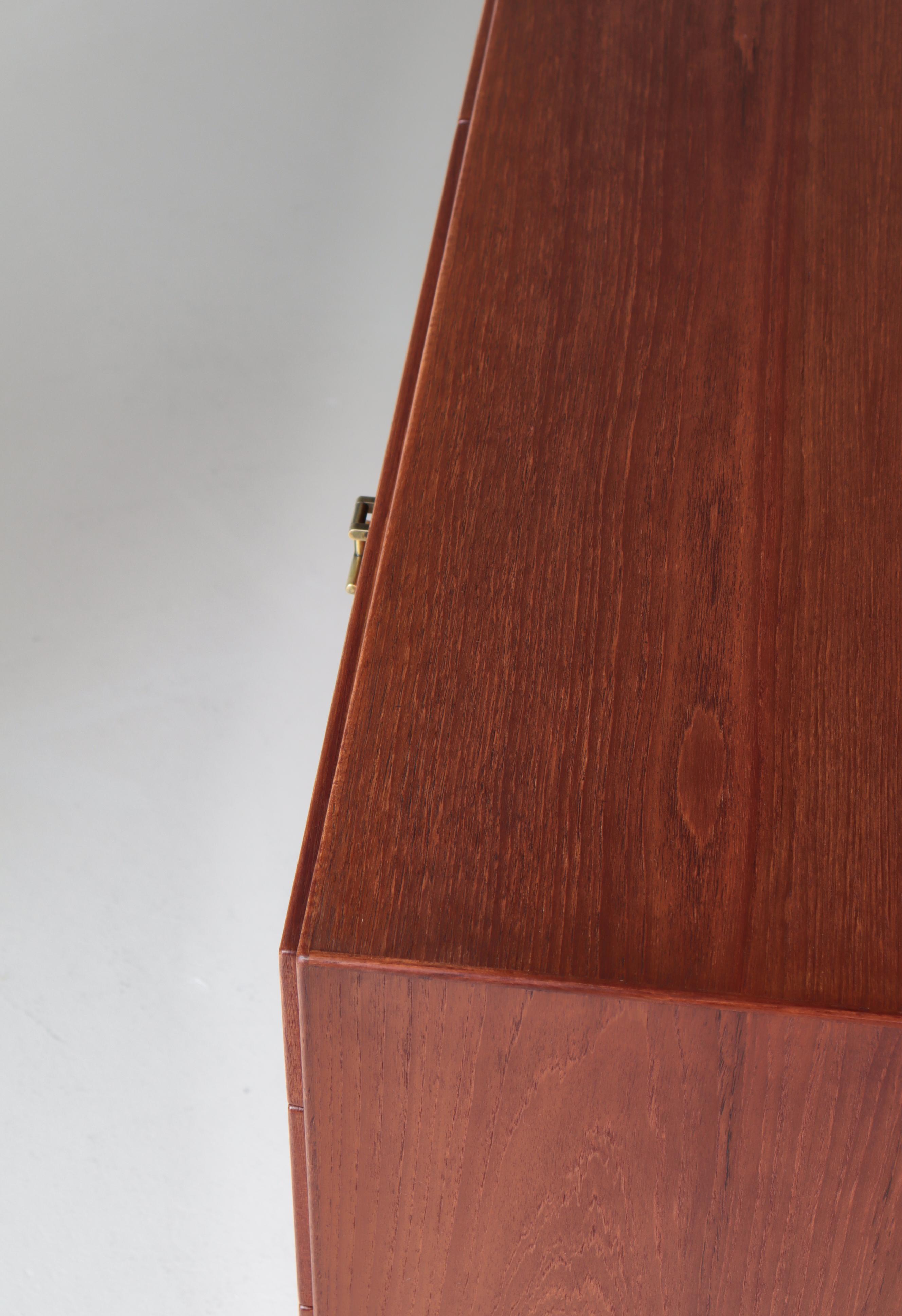 Scandinavian Modern Chest of Drawers 