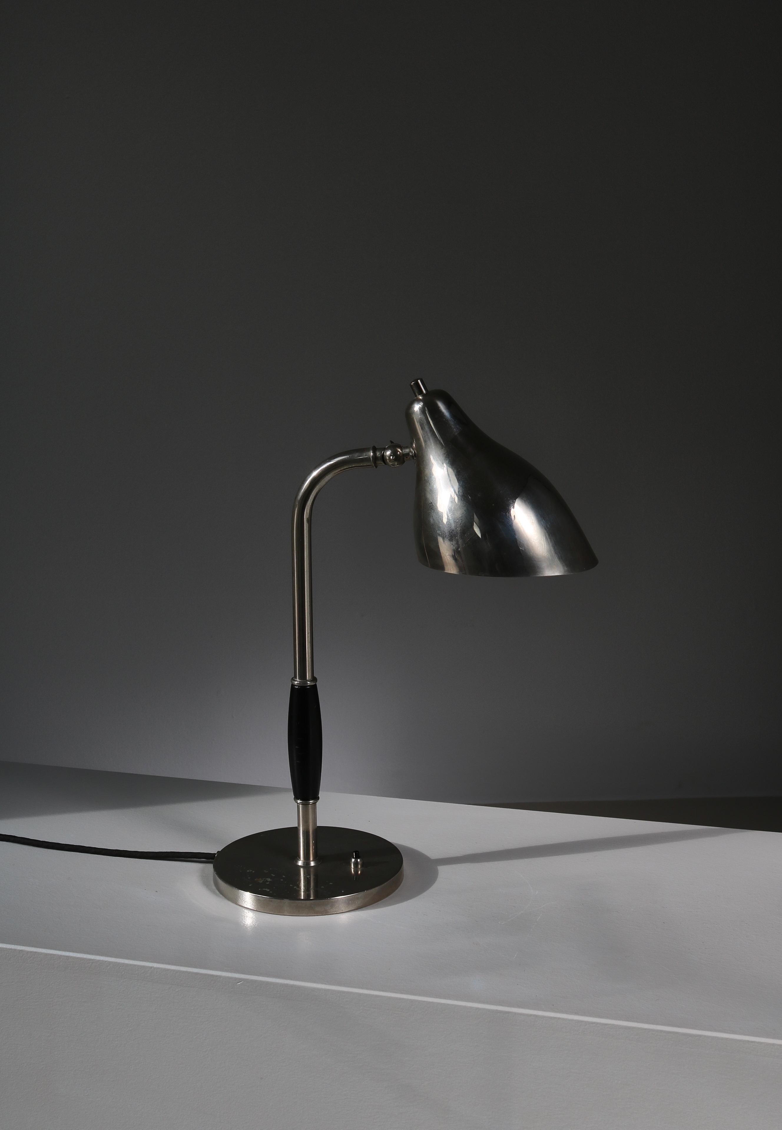 Rare table lamp designed by Vilhelm Lauritzen and manufactured by LYFA, Copenhagen in the 1940s. The lamp is made from chromed metal and the handle is black lacquered wood. 