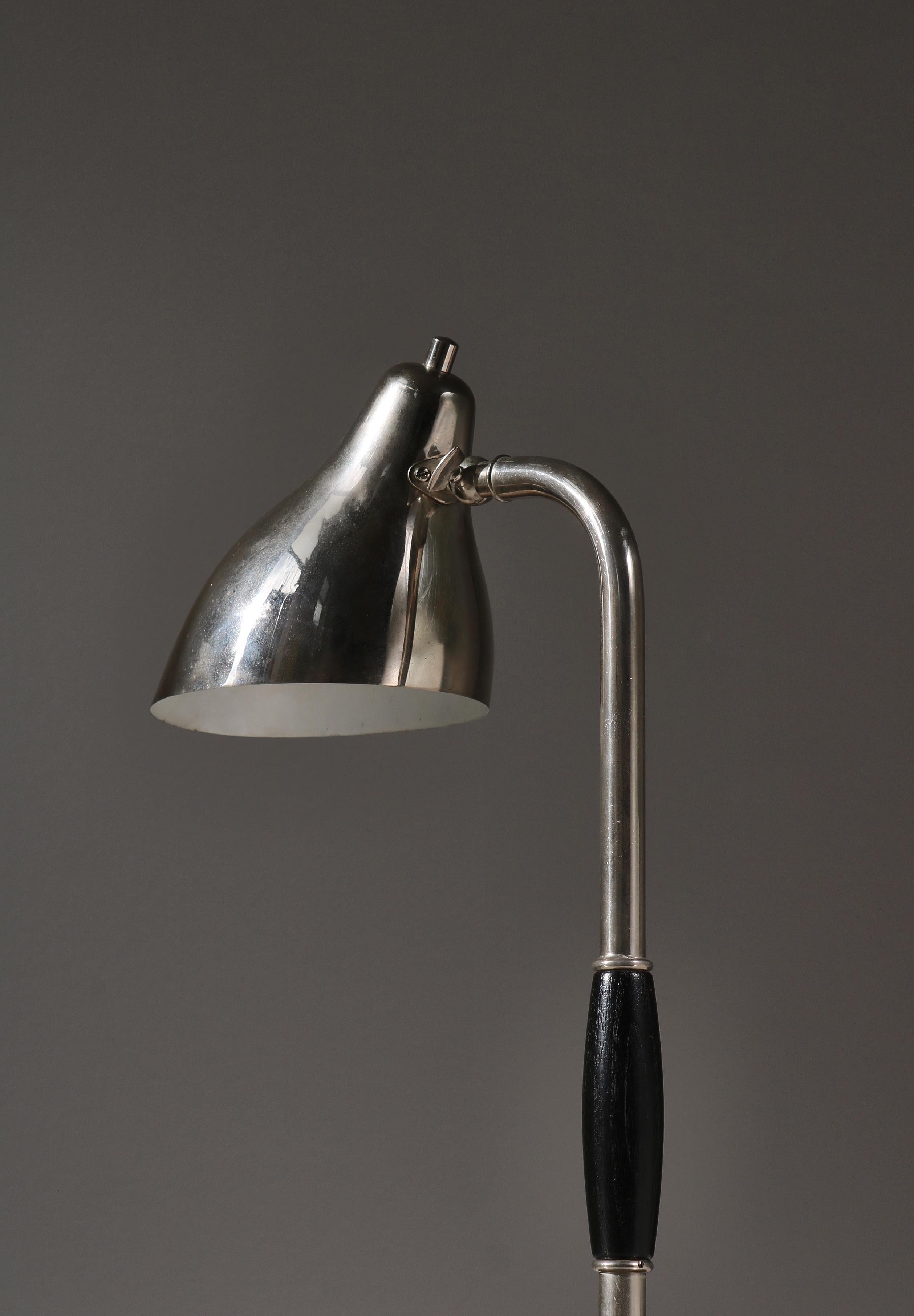 Scandinavian Modern Chromed Table Lamp by Vilhelm Lauritzen, 1940s In Good Condition For Sale In Odense, DK
