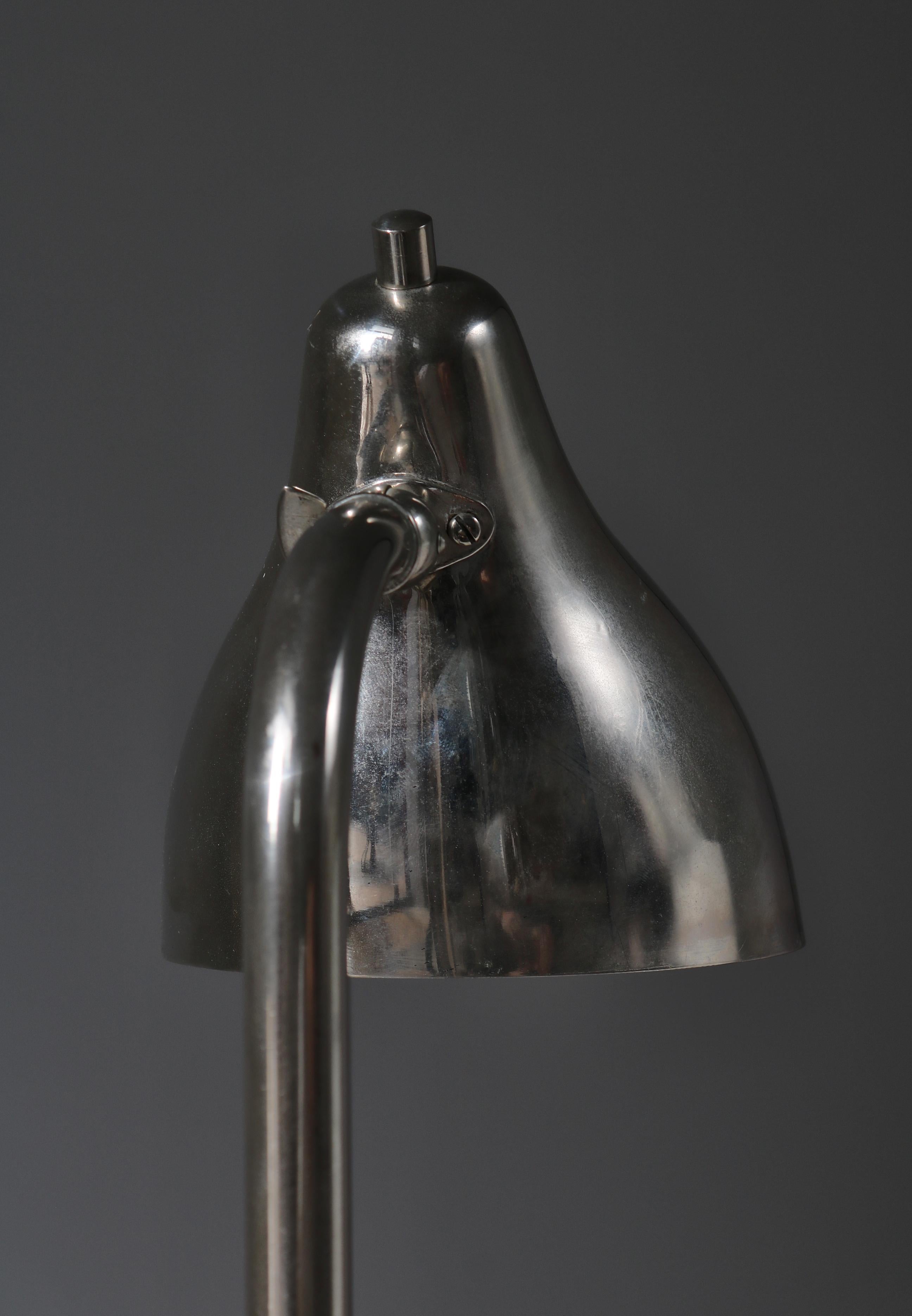 Skandinavische moderne verchromte Tischlampe von Vilhelm Lauritzen, 1940er Jahre im Angebot 2