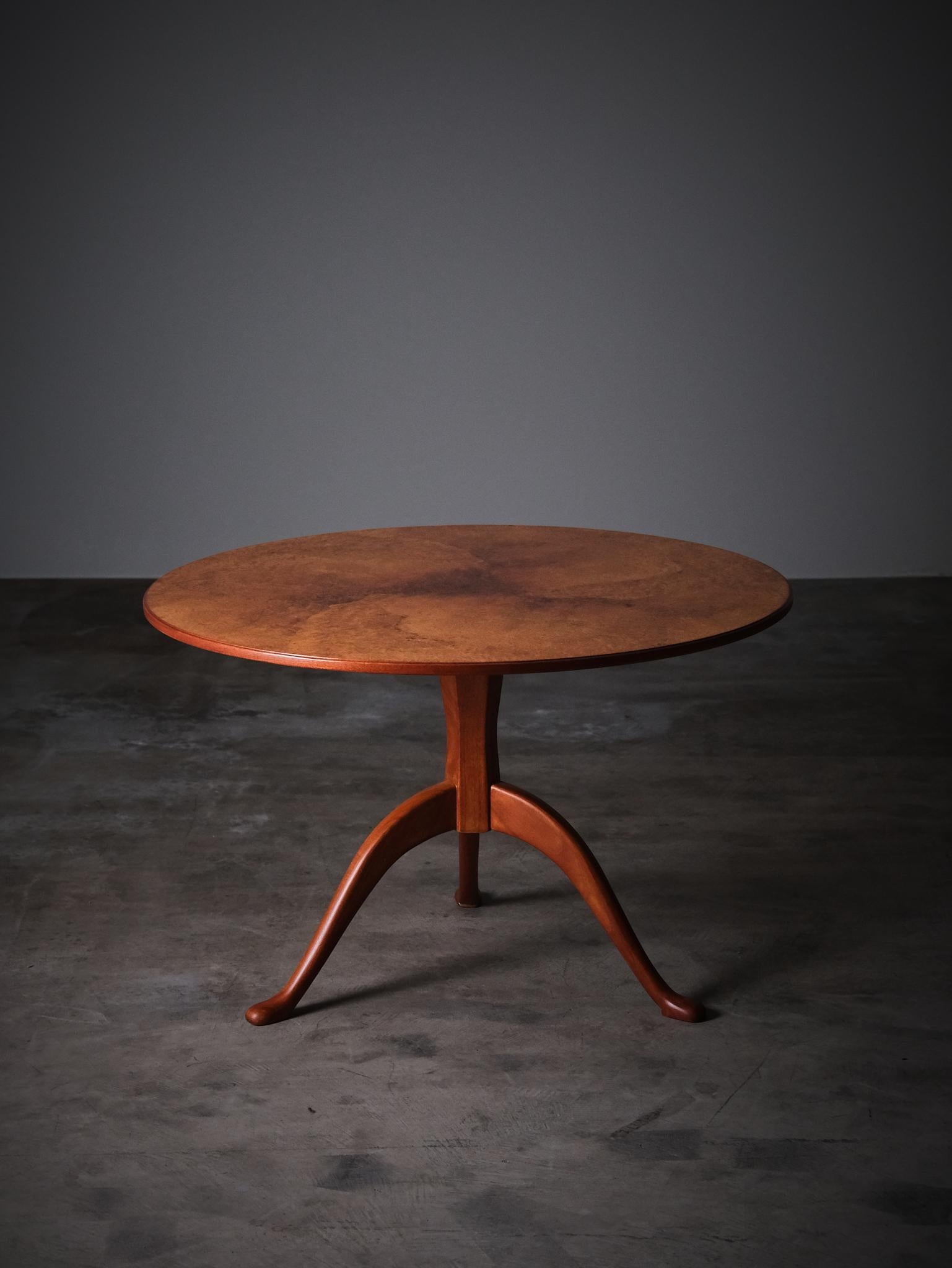 Scandinave moderne Table basse moderne scandinave 'Berg' par Carl Malmsten, Suède, années 1940 en vente