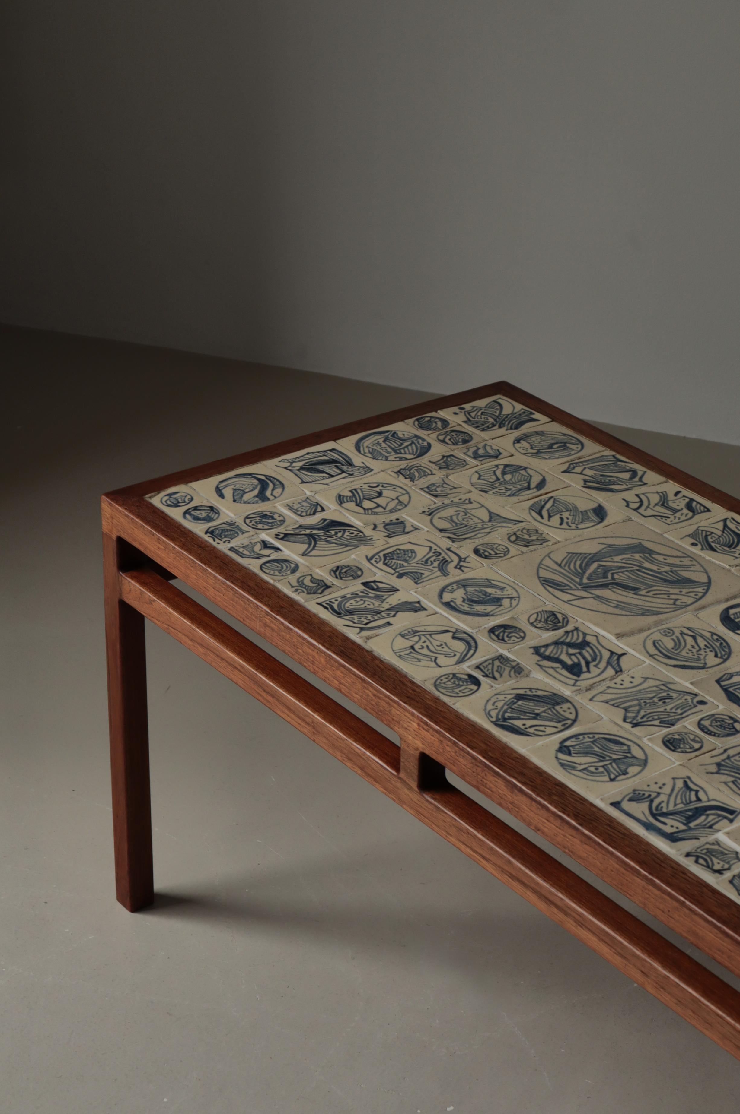 This exceptional 1950s Scandinavian Modern coffee table is a rare and refined work by Danish cabinetmaker Søren Horn, celebrated for his meticulous craftsmanship and elegant, architectural designs. Crafted in solid Bangkok teak, the frame showcases