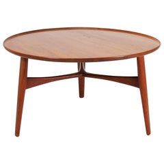 Scandinavian Modern Coffee Table in Teakwood by Ejner Larsen & A. Bender Madsen