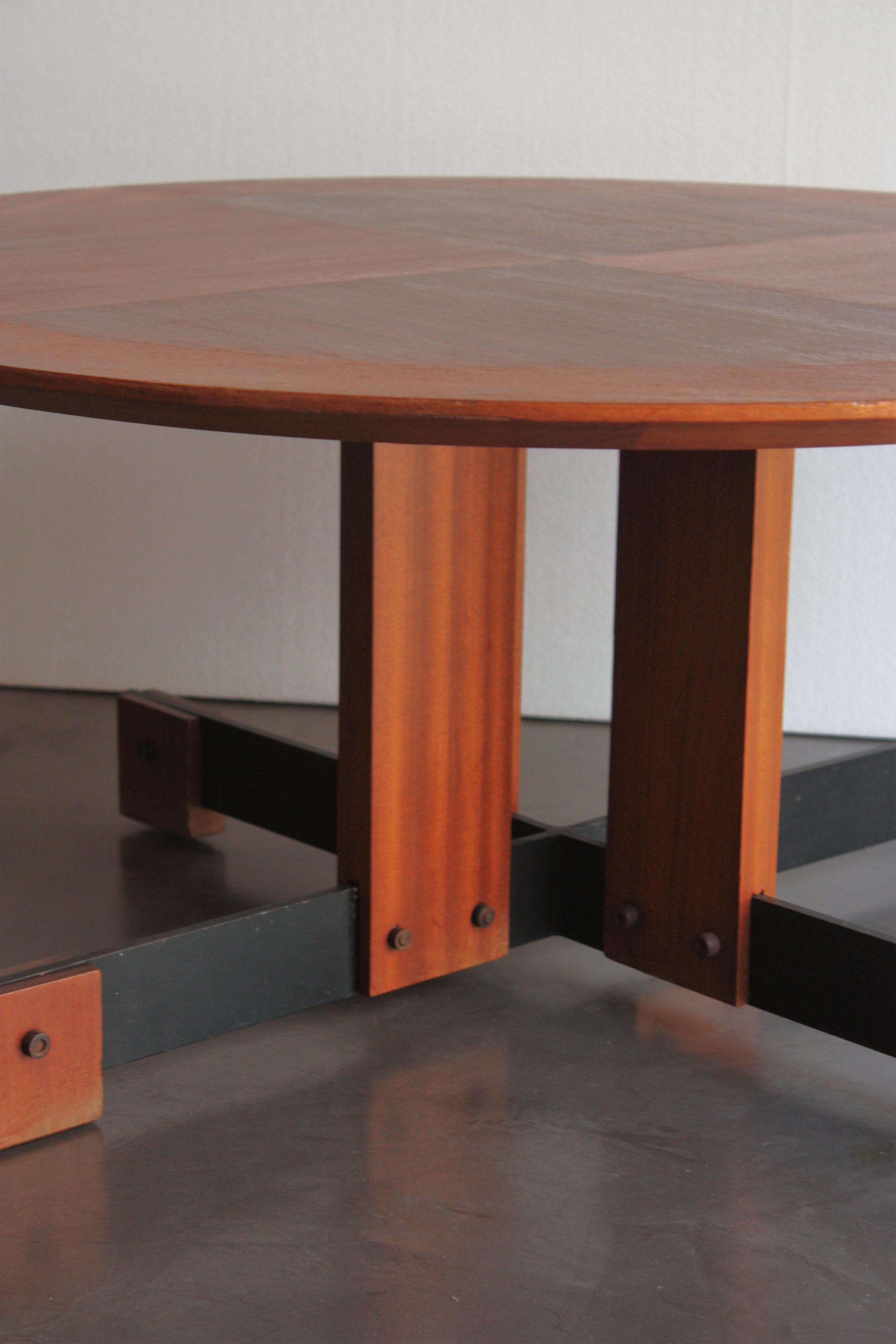 Table basse scandinave moderne en bois et en fer en vente 2