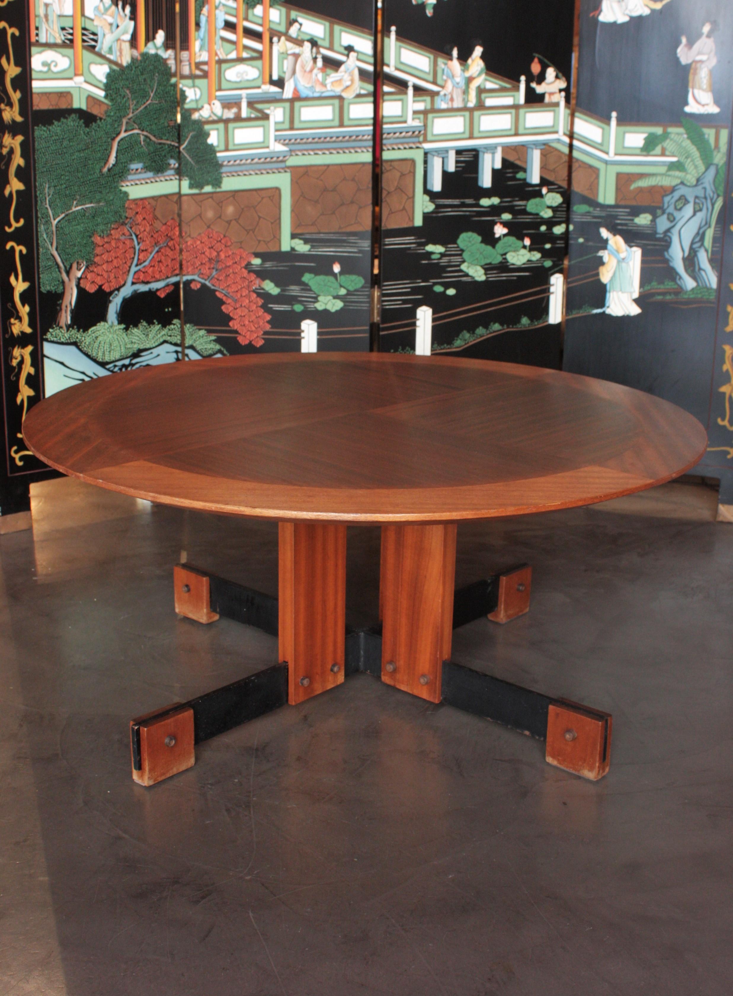 Suédois Table basse scandinave moderne en bois et en fer en vente