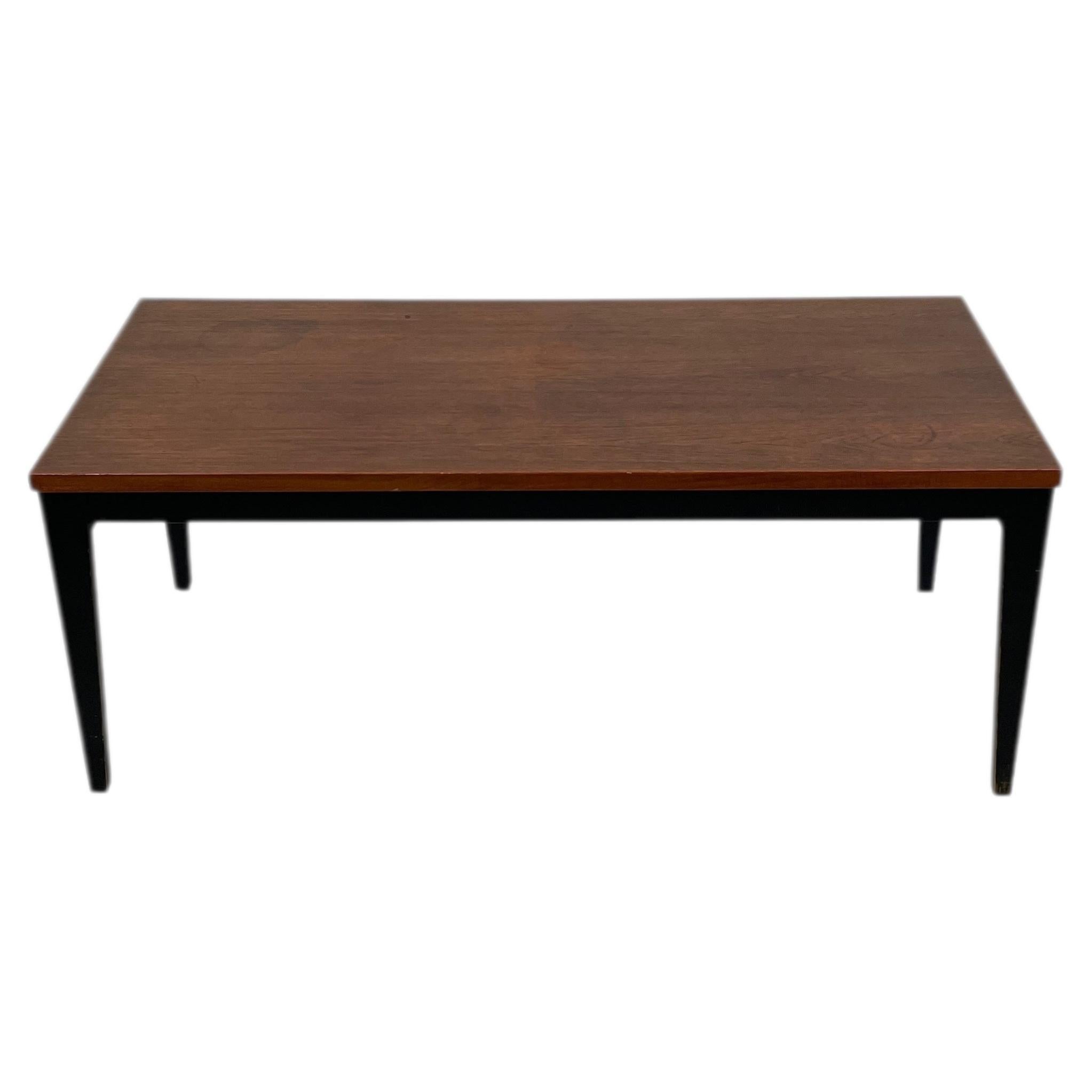 Table basse moderne scandinave avec plateau noir, Finlande, années 1960 en vente