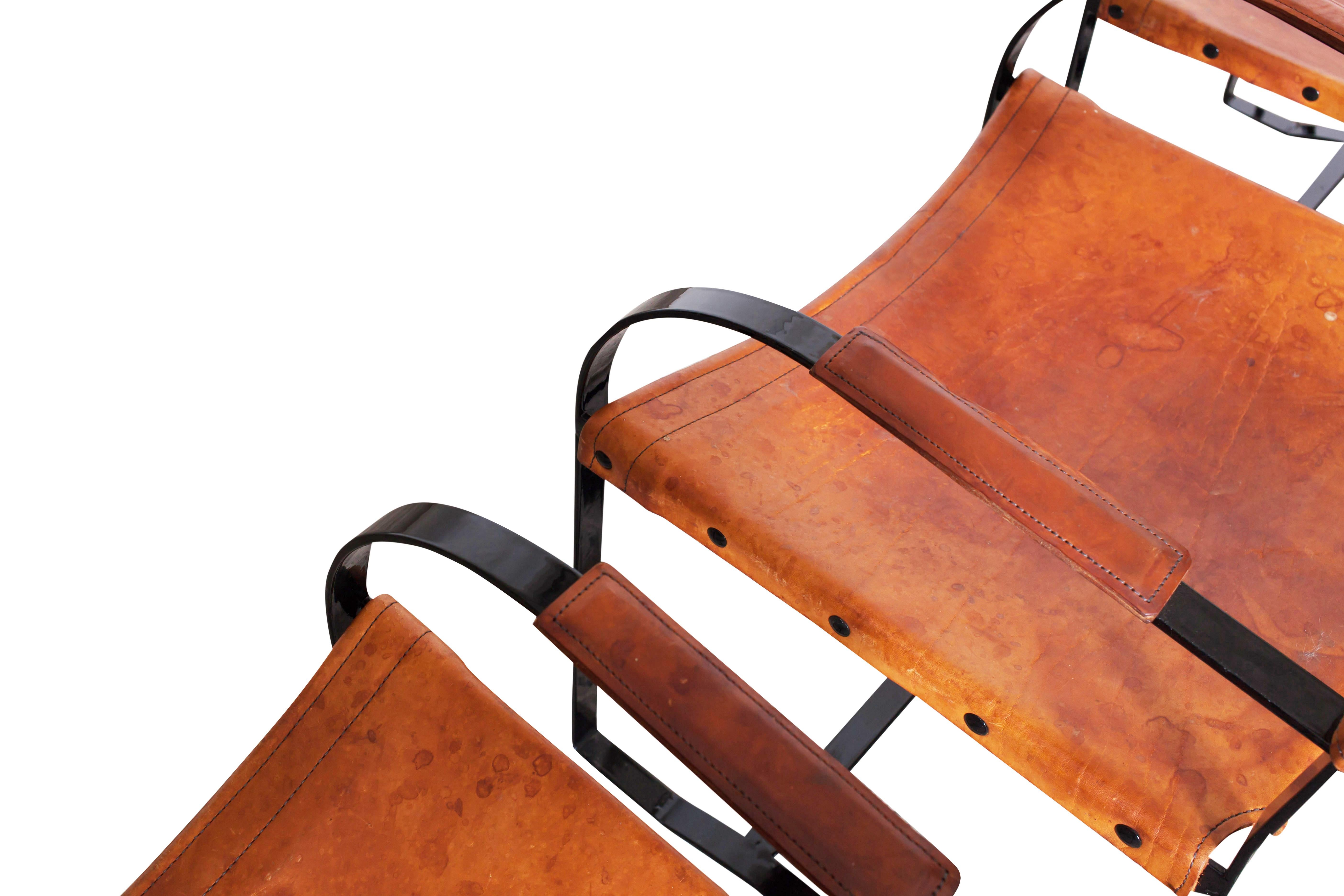 Scandinavian Modern Cognac Leather Dining Chairs Hunting Cabinet Style (20. Jahrhundert)