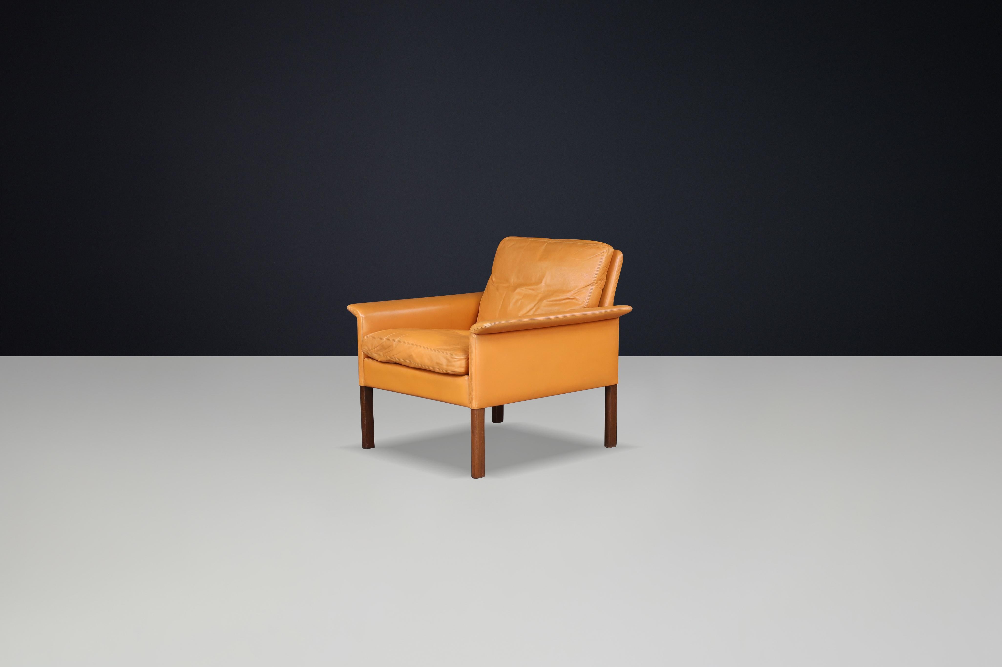 The Modern Scandinavian Lounge Chair en cuir cognac par Hans Olsen pour CS Møbler, Danemark, années 1960

Cette élégante chaise longue The Scandinavian Modern, créée par Hans Olsen pour CS Møbler, incarne le minimalisme chaleureux du design danois