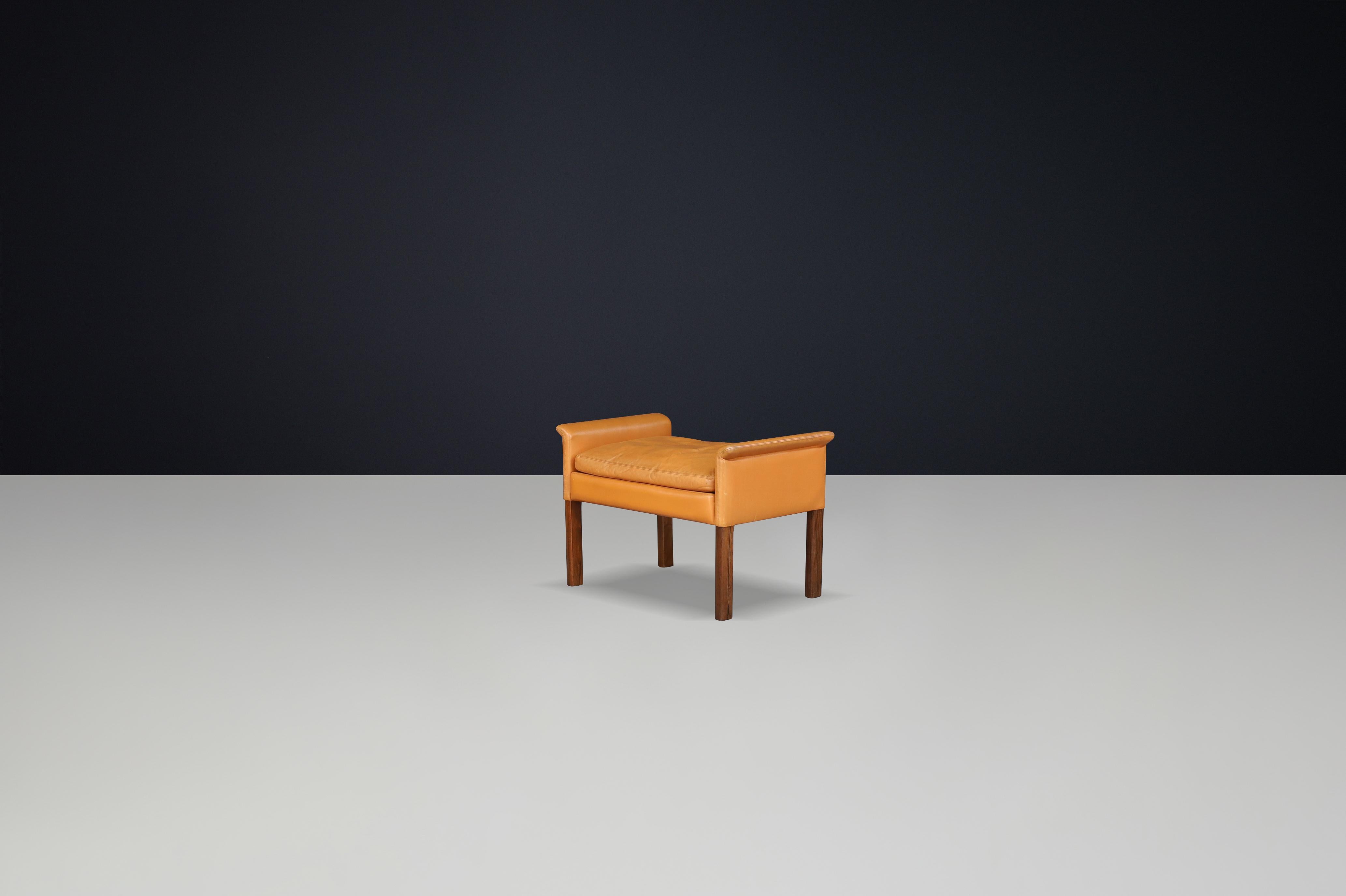 Danois Ottoman scandinave moderne en cuir cognac par Hans Olsen pour CS Møbler, Danemark en vente