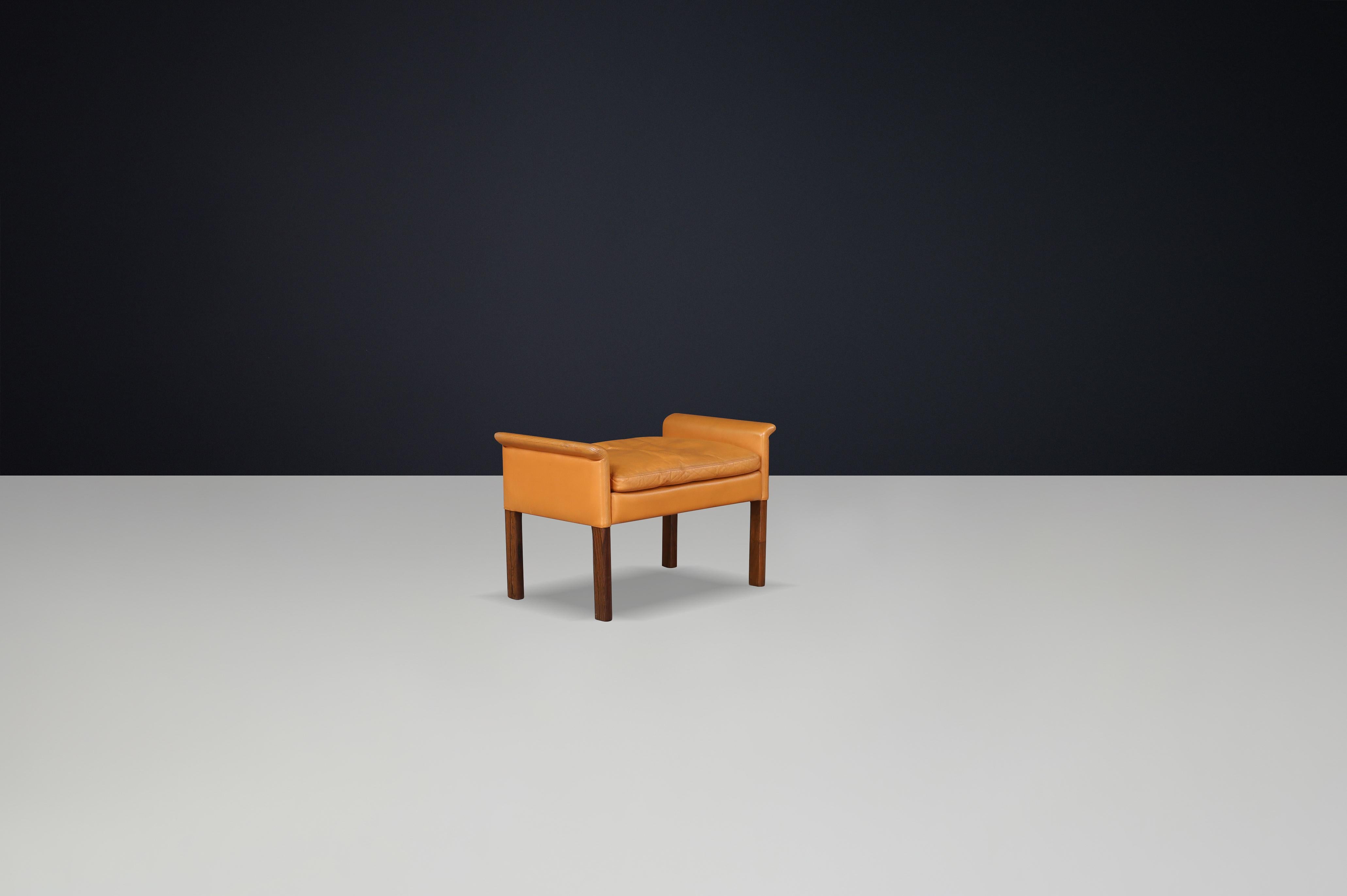 Ottoman scandinave moderne en cuir cognac par Hans Olsen pour CS Møbler, Danemark en vente 2