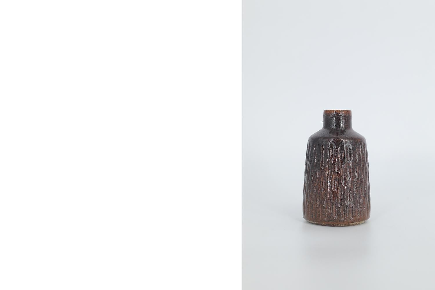 Scandinavian Modern Collectible Glazed Brown Stoneware Vase No.25 by Gunnar Borg In Excellent Condition For Sale In Warszawa, Mazowieckie