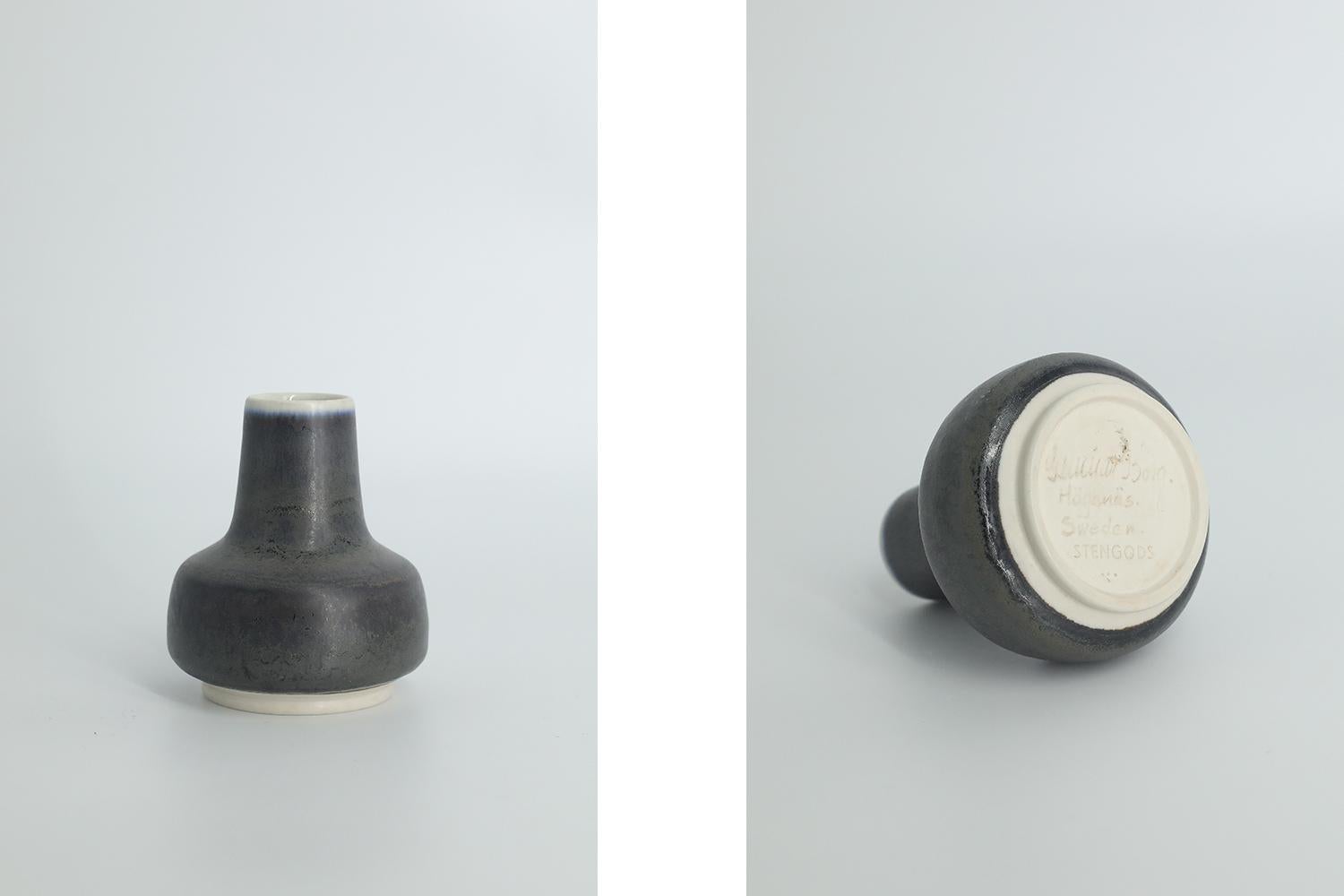 This miniature, collectible stoneware vase was designed by Gunnar Borg for the Swedish manufacture Höganäs Keramik during the 1960s. Handmade by a Master, with the utmost care and attention to details. The anthracite colored vase in an irregular