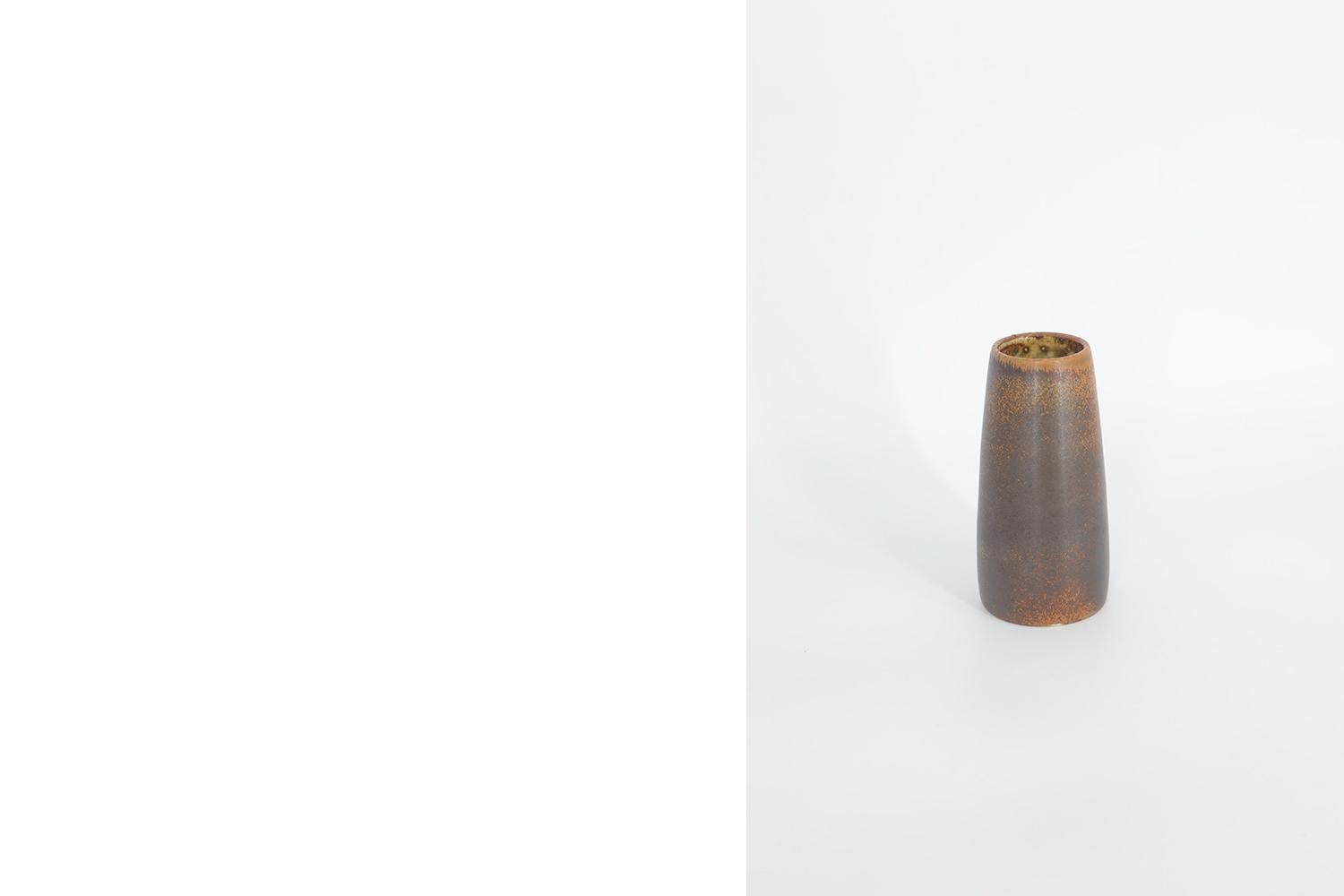 Swedish Scandinavian Modern Collectible Small Chocolate Stoneware Vase by Gunnar Borg  For Sale