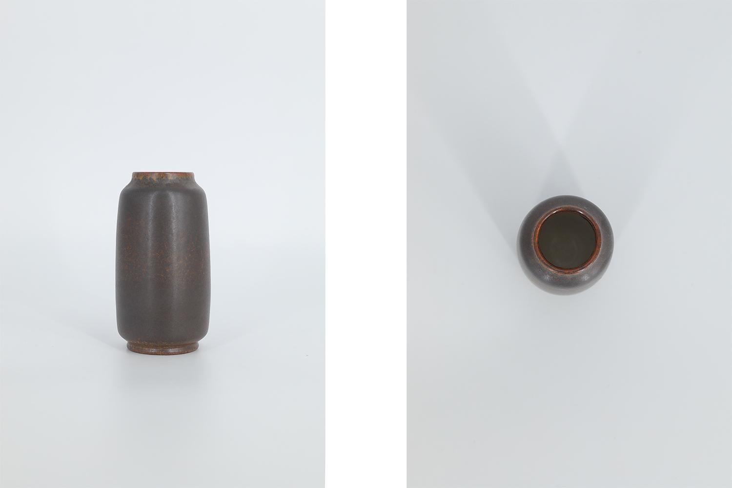 This miniature, collectible stoneware vase was designed by Gunnar Borg for the Swedish manufacture Höganäs Keramik during the 1960s. Handmade by a Master, with the utmost care and attention to details. The vase is colored dark chocolate in an