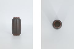 Petit vase de collection scandinave moderne en grès chocolat foncé de G. Borg