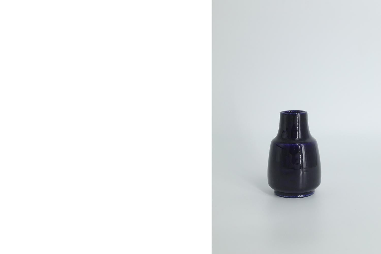 Swedish Scandinavian Modern Collectible Small Glazed Blue Stoneware Vase by Gunnar Borg  For Sale