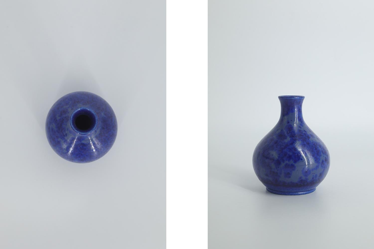 This miniature, collectible stoneware vase was designed by Gunnar Borg for the Swedish manufacture Höganäs Keramik during the 1960s. Handmade by a Master, with the utmost care and attention to details. The sapphire-gray colored vase with irregular