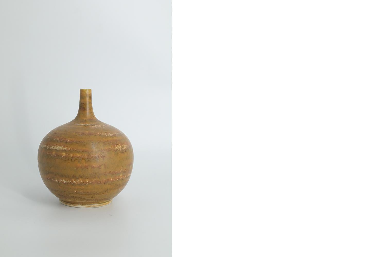 Scandinavian Modern Collectible Small Spherical Stoneware Vase by Gunnar Borg  In Excellent Condition For Sale In Warszawa, Mazowieckie