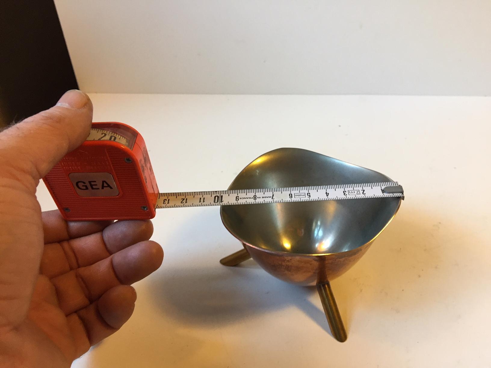 Scandinavian Modern Copper and Brass Tripod Candy Bowl, 1950s In Good Condition In Esbjerg, DK