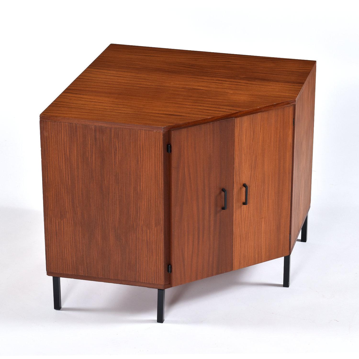 Scandinavian Modern Corner Media Cabinet or TV Stand In Excellent Condition In Chattanooga, TN