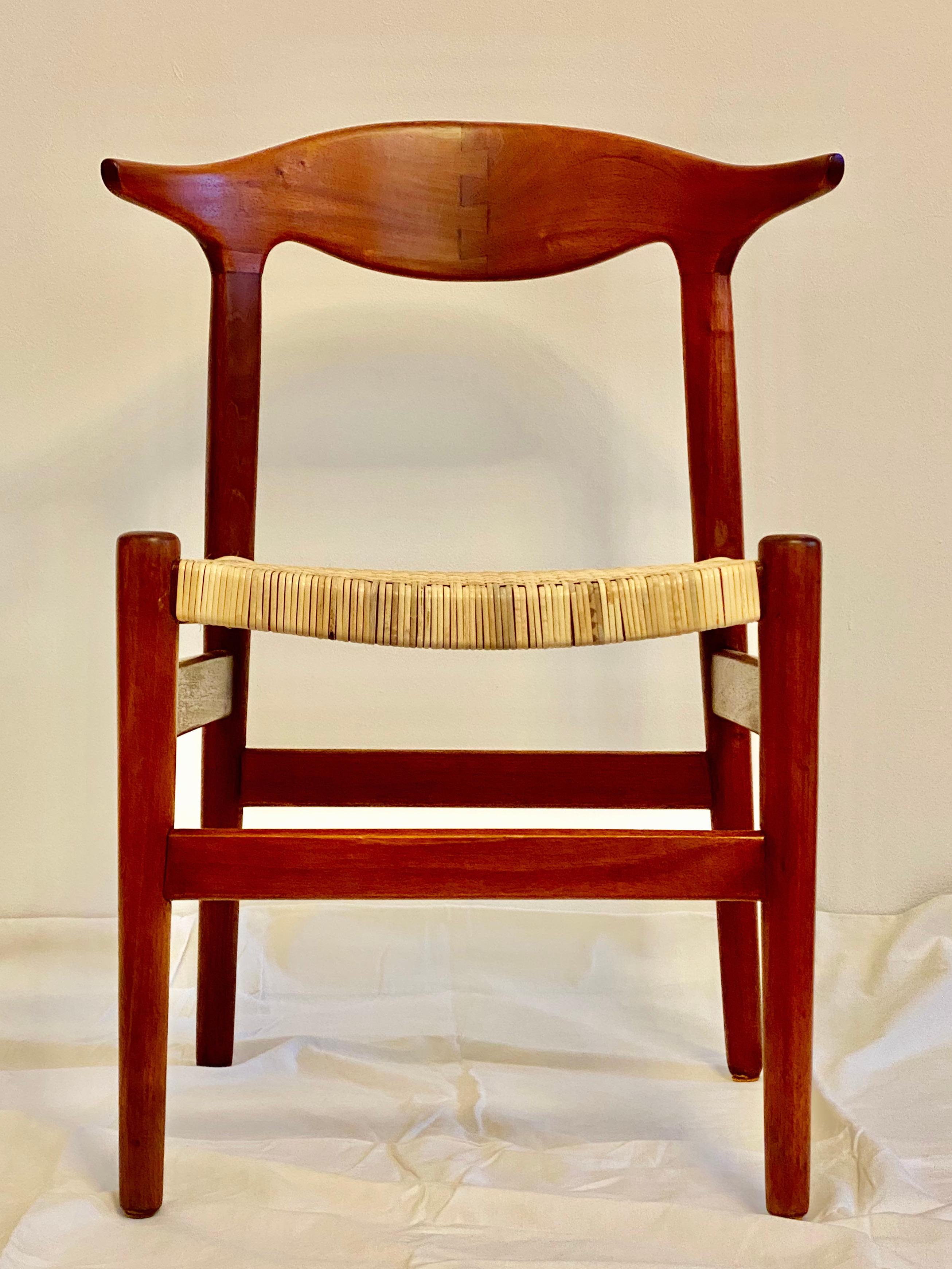 Mid-20th Century Scandinavian Modern Cow Horn Chair Attributed to Hans Wegner For Sale