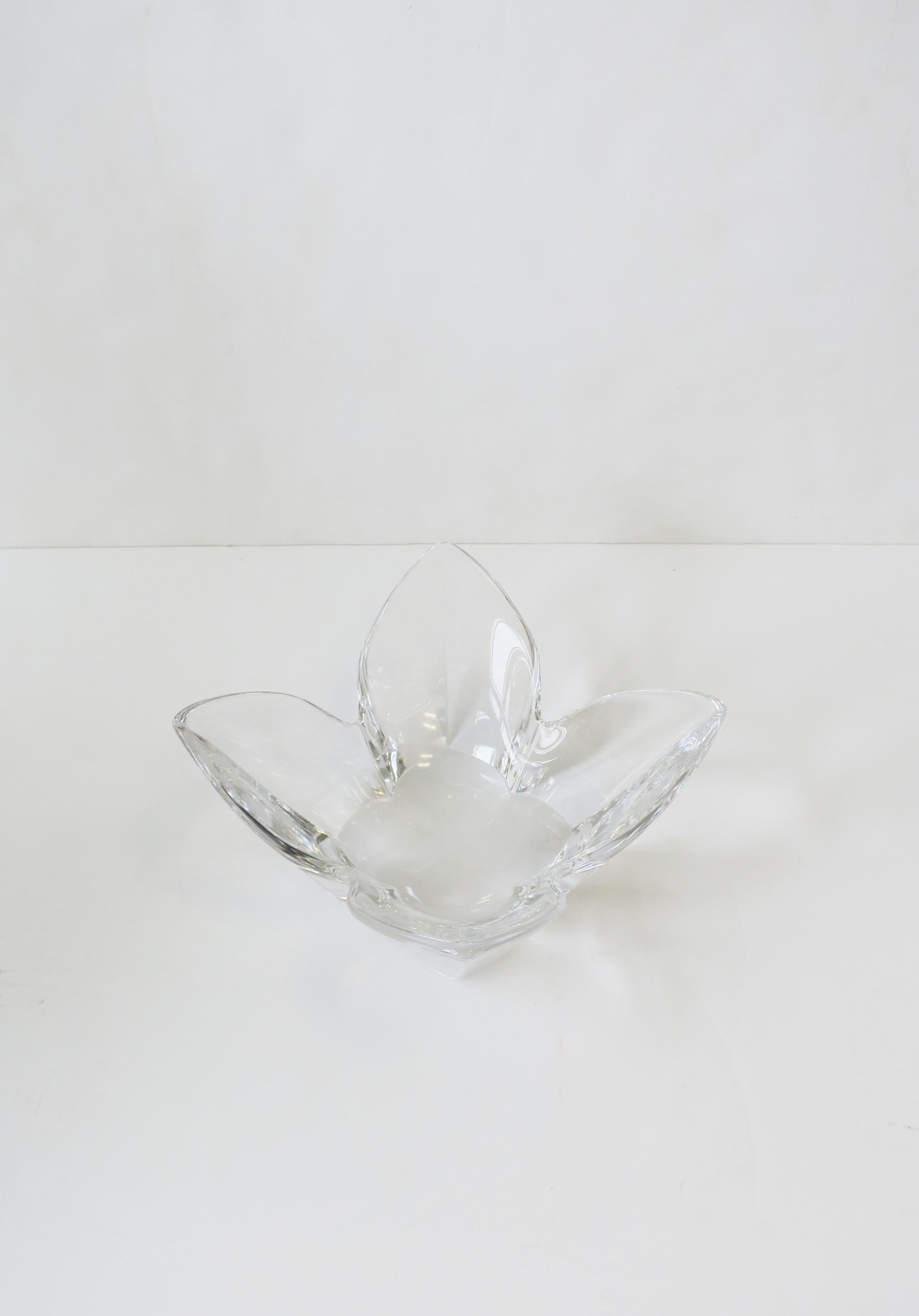 Cuenco de loto de cristal moderno escandinavo del diseñador Lars Hellsten siglo XX