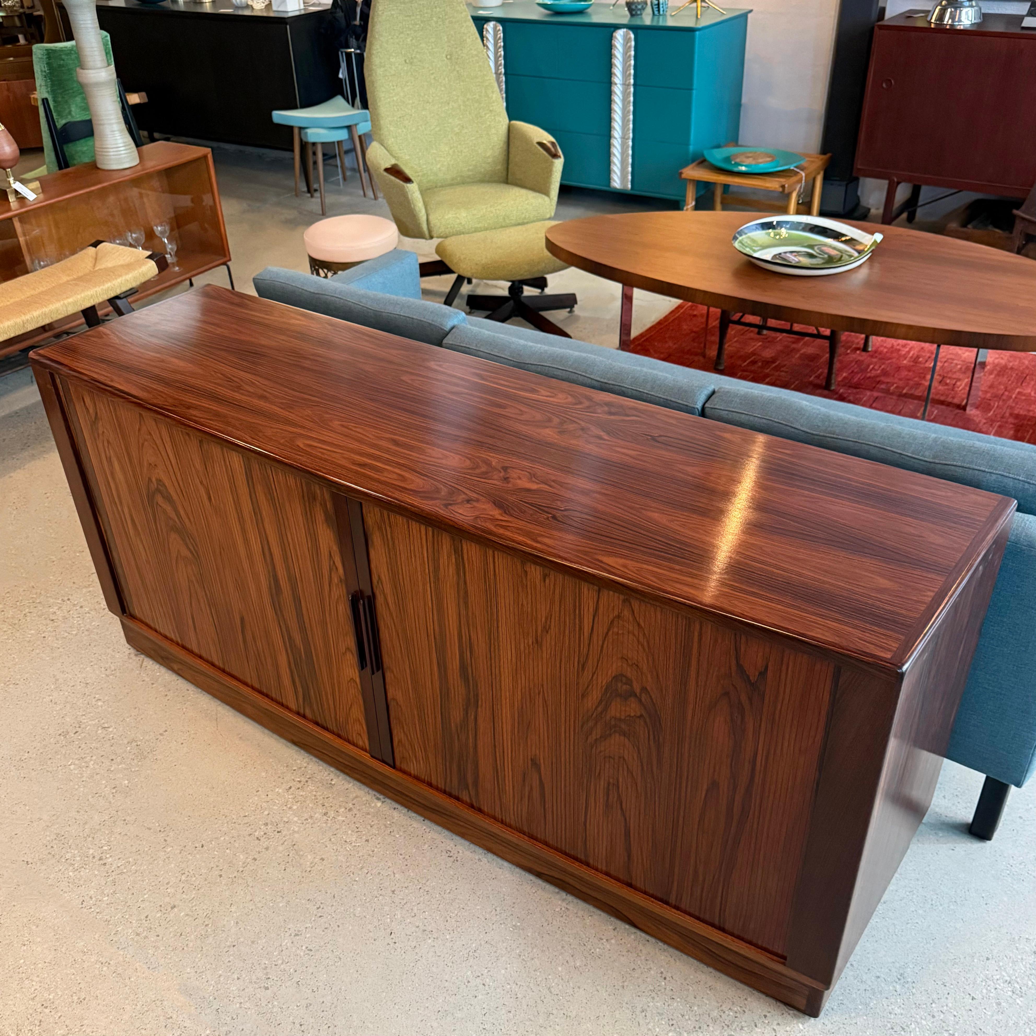 Cerise The Modern Scandinavian Scandinavian Modern Scandinavian scandinavian scandinavian scandinavian scandinavian scandinavian scandinavian front curved front Rosewood Tambour Credenza en vente