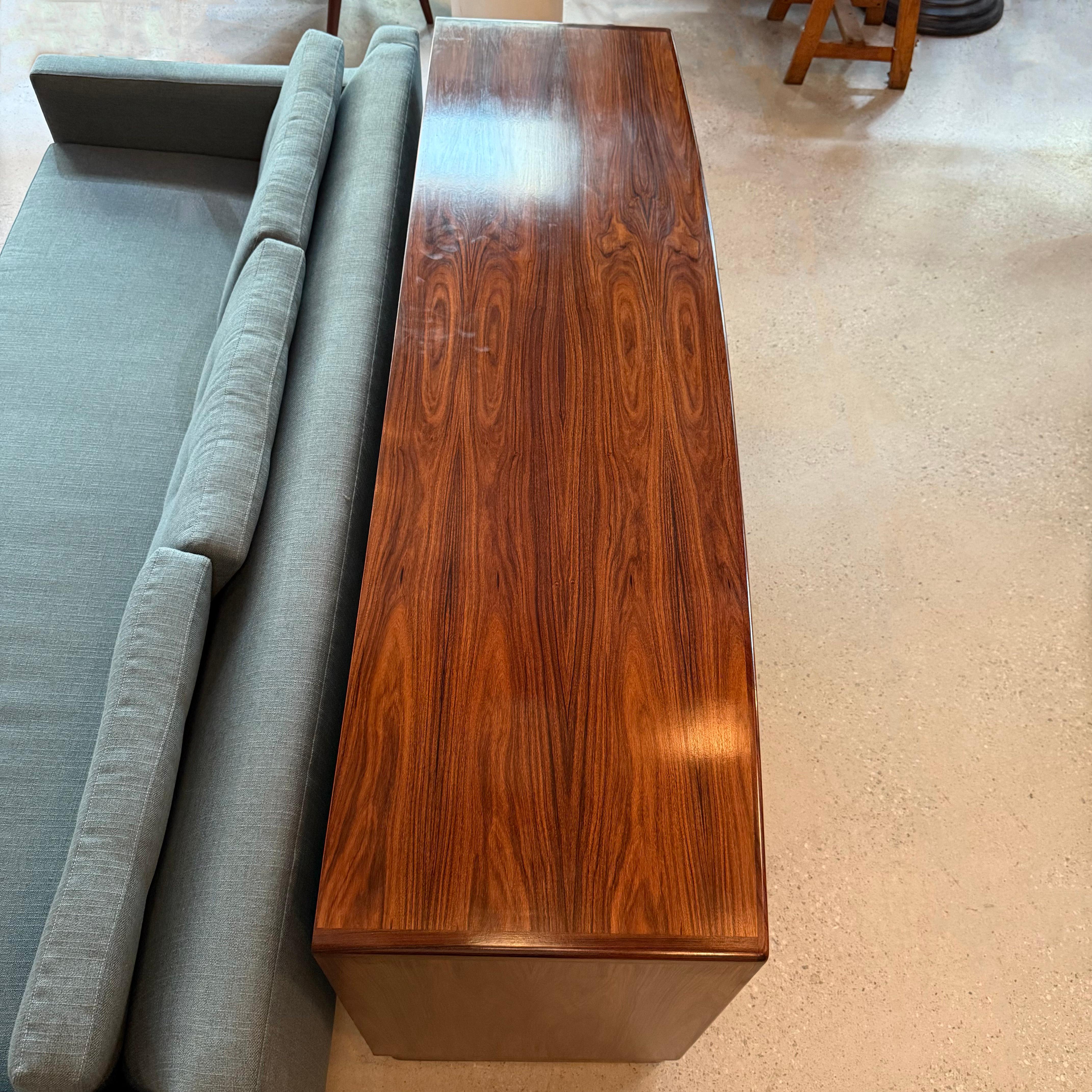 The Modern Scandinavian Scandinavian Modern Scandinavian scandinavian scandinavian scandinavian scandinavian scandinavian scandinavian front curved front Rosewood Tambour Credenza en vente 1