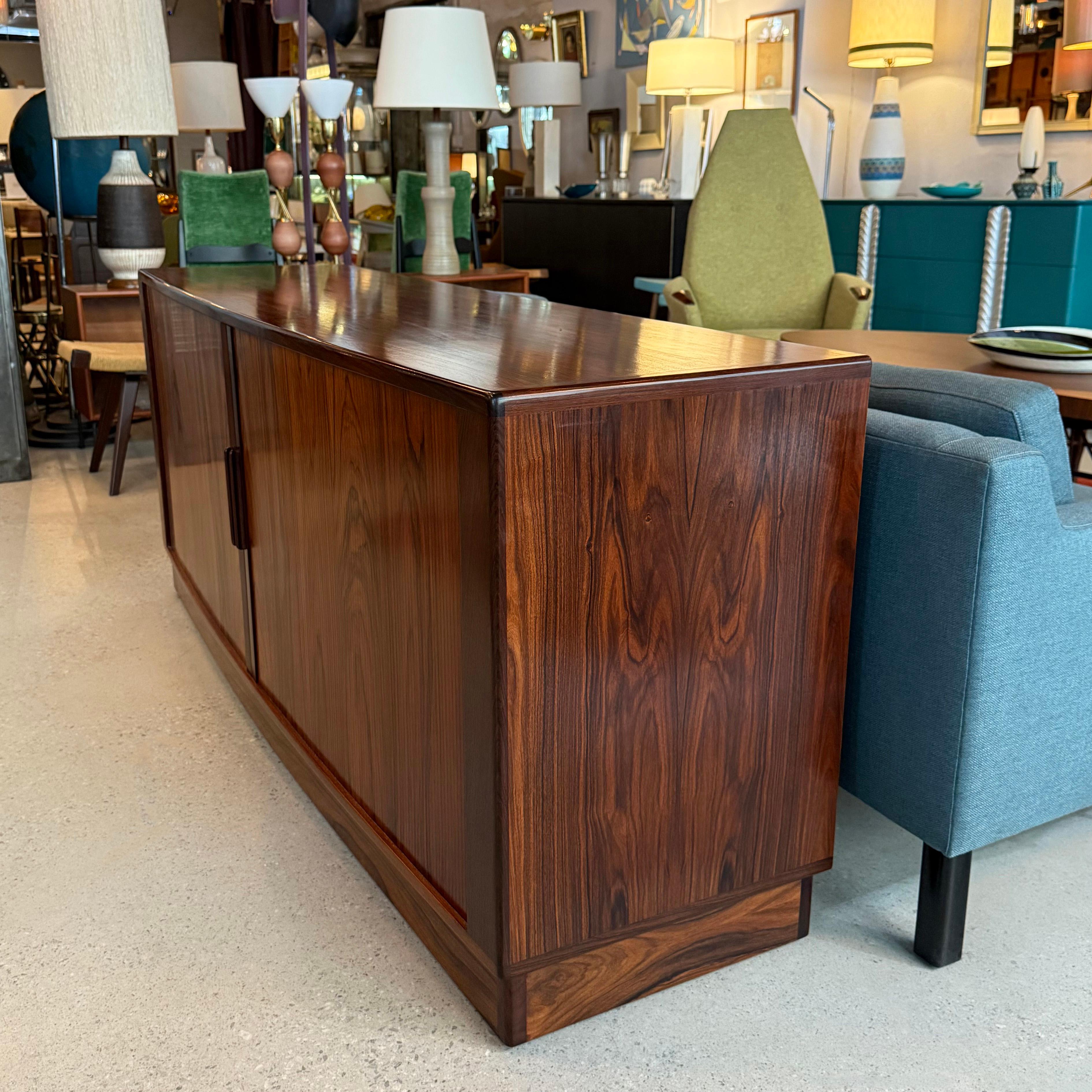 The Modern Scandinavian Scandinavian Modern Scandinavian scandinavian scandinavian scandinavian scandinavian scandinavian scandinavian front curved front Rosewood Tambour Credenza en vente 2