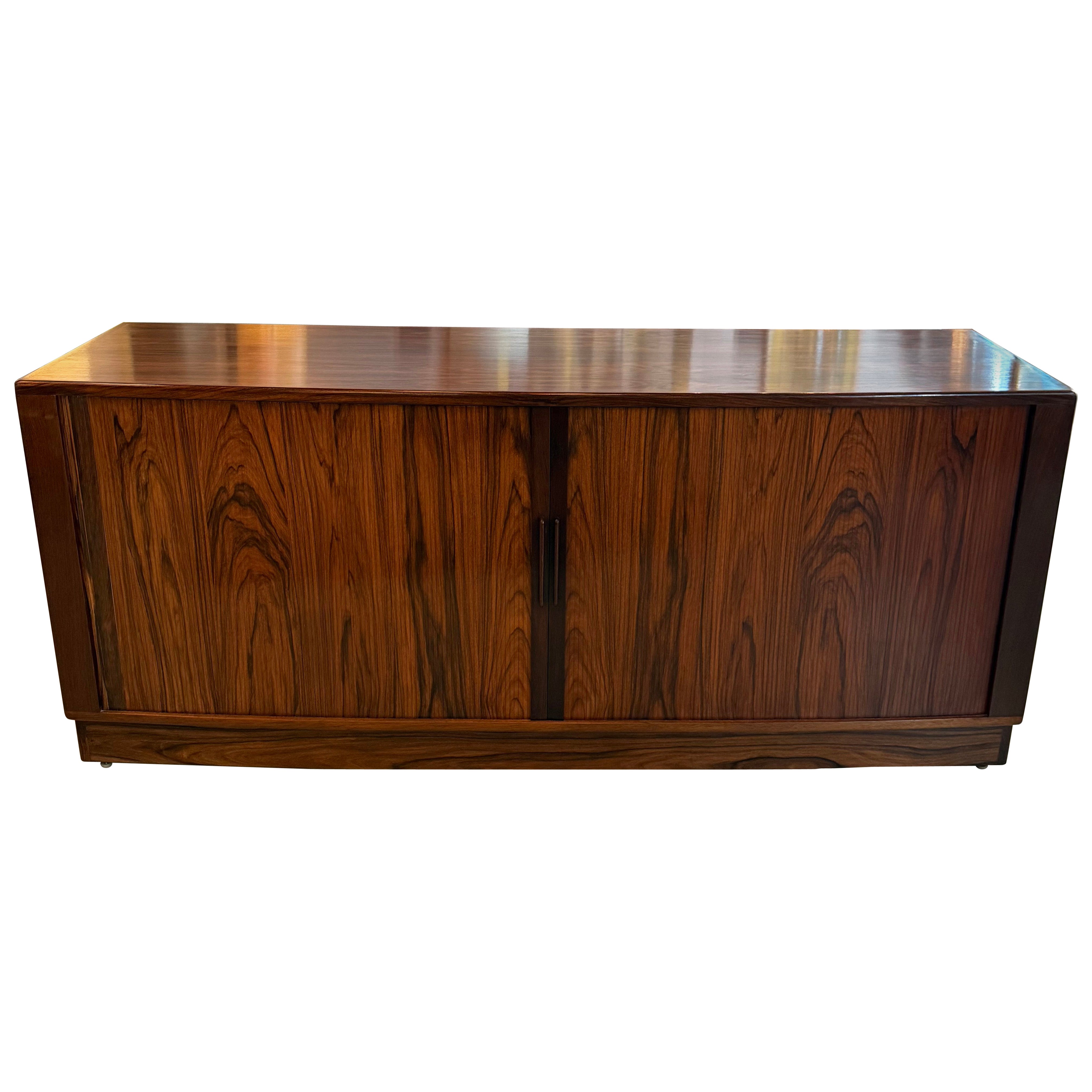 The Modern Scandinavian Scandinavian Modern Scandinavian scandinavian scandinavian scandinavian scandinavian scandinavian scandinavian front curved front Rosewood Tambour Credenza en vente