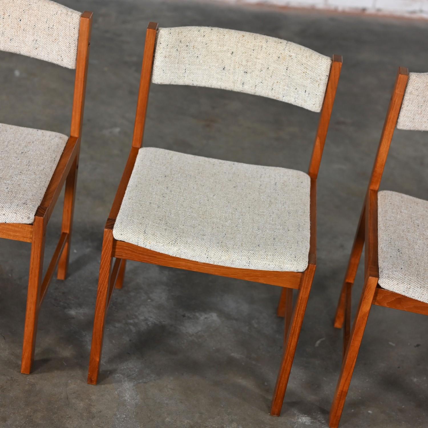 Sedie da pranzo The Modern Scandinavian Scan con struttura in teak e tessuto color avena, set di 4 pezzi in vendita 6