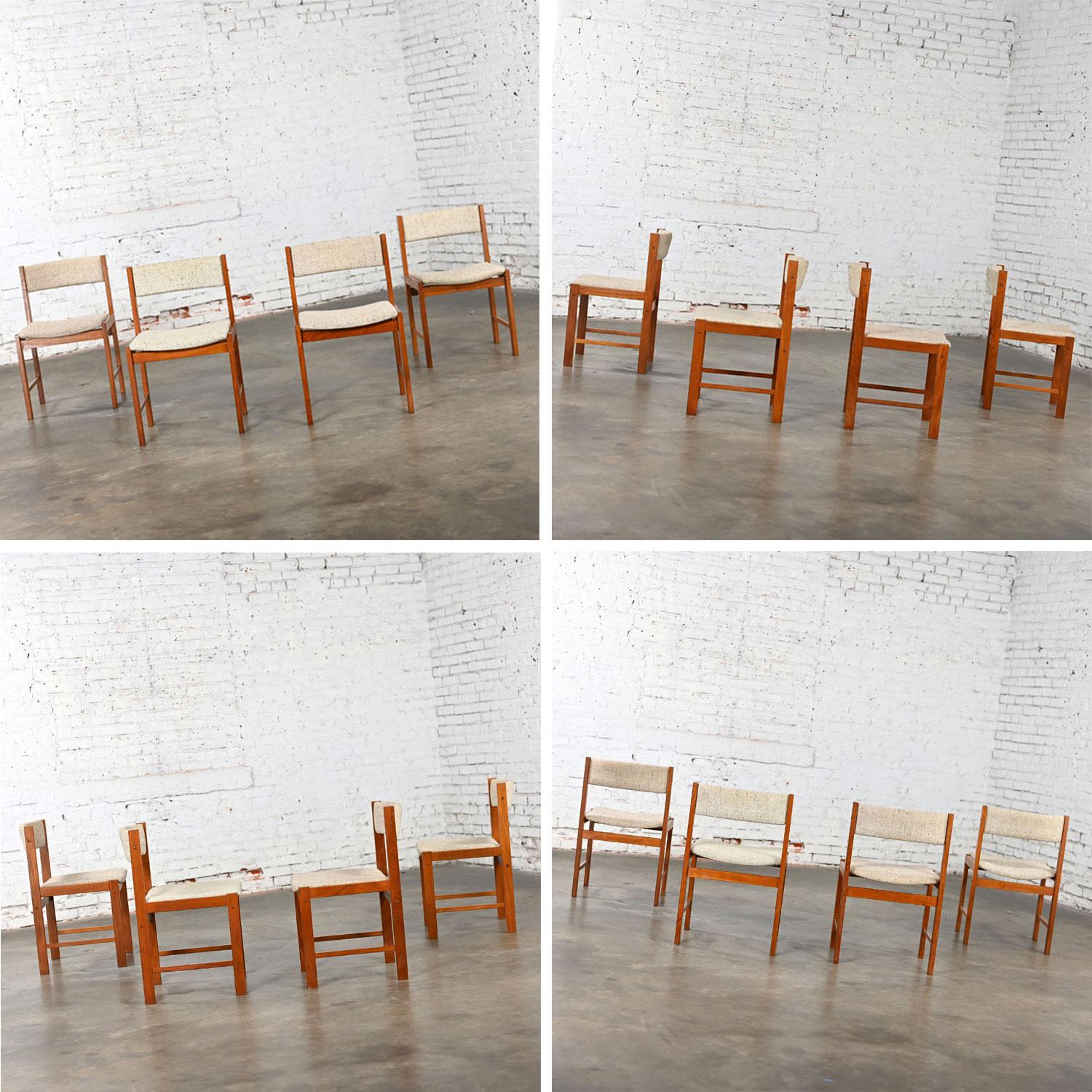 Sedie da pranzo The Modern Scandinavian Scan con struttura in teak e tessuto color avena, set di 4 pezzi in vendita 9