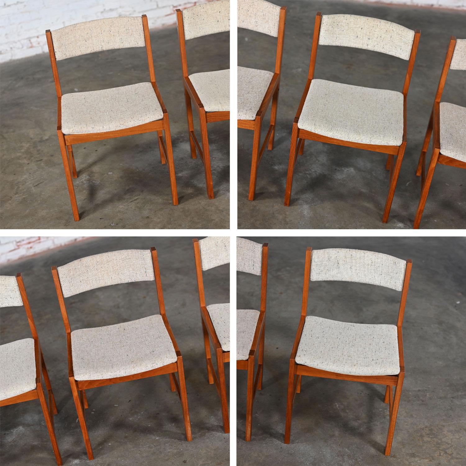 Sedie da pranzo The Modern Scandinavian Scan con struttura in teak e tessuto color avena, set di 4 pezzi in vendita 10