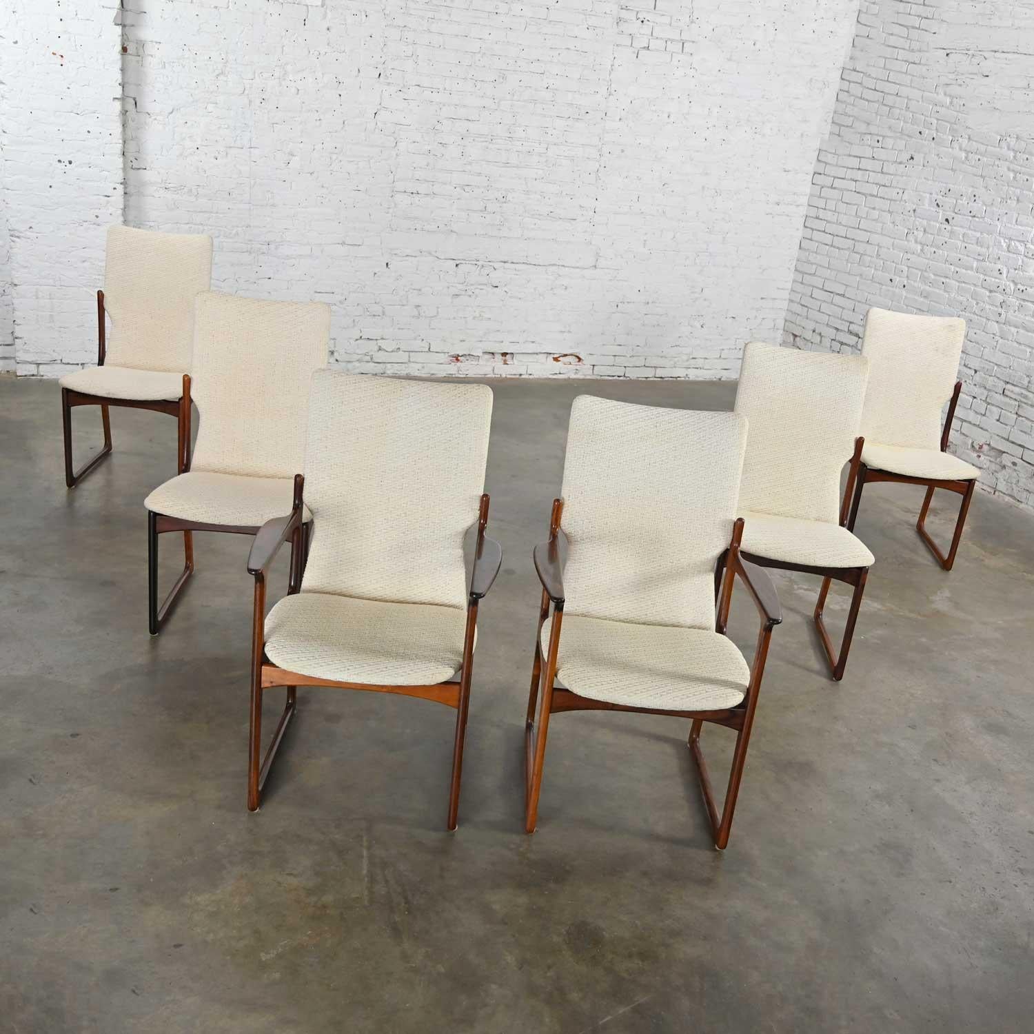 Chaises de salle à manger danoises modernes et scandinaves en bois de rose par Art Furn, lot de 6 Bon état - En vente à Topeka, KS