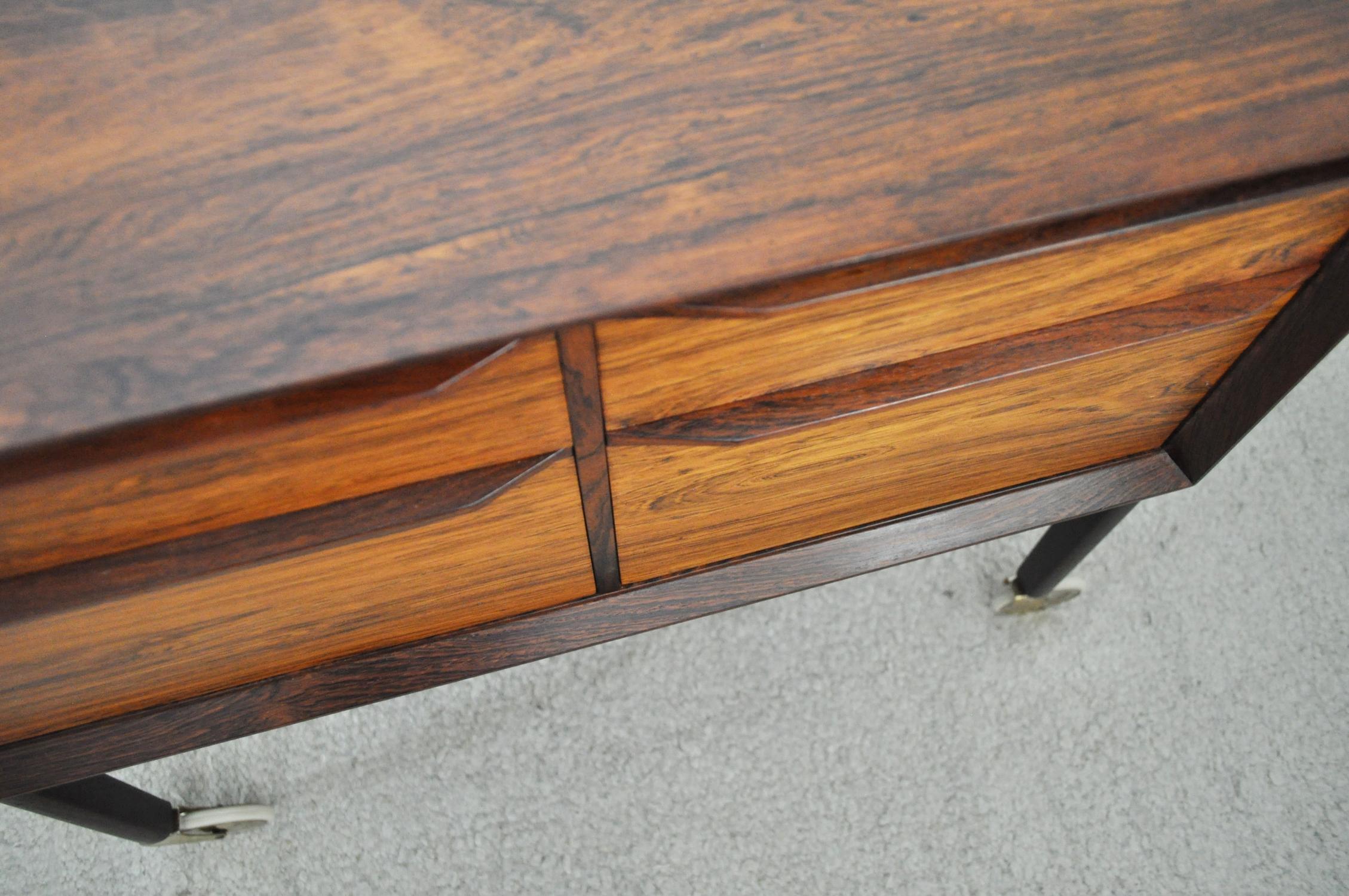 Scandinavian Modern Danish Rosewood Sewing Table, 1960s For Sale 7