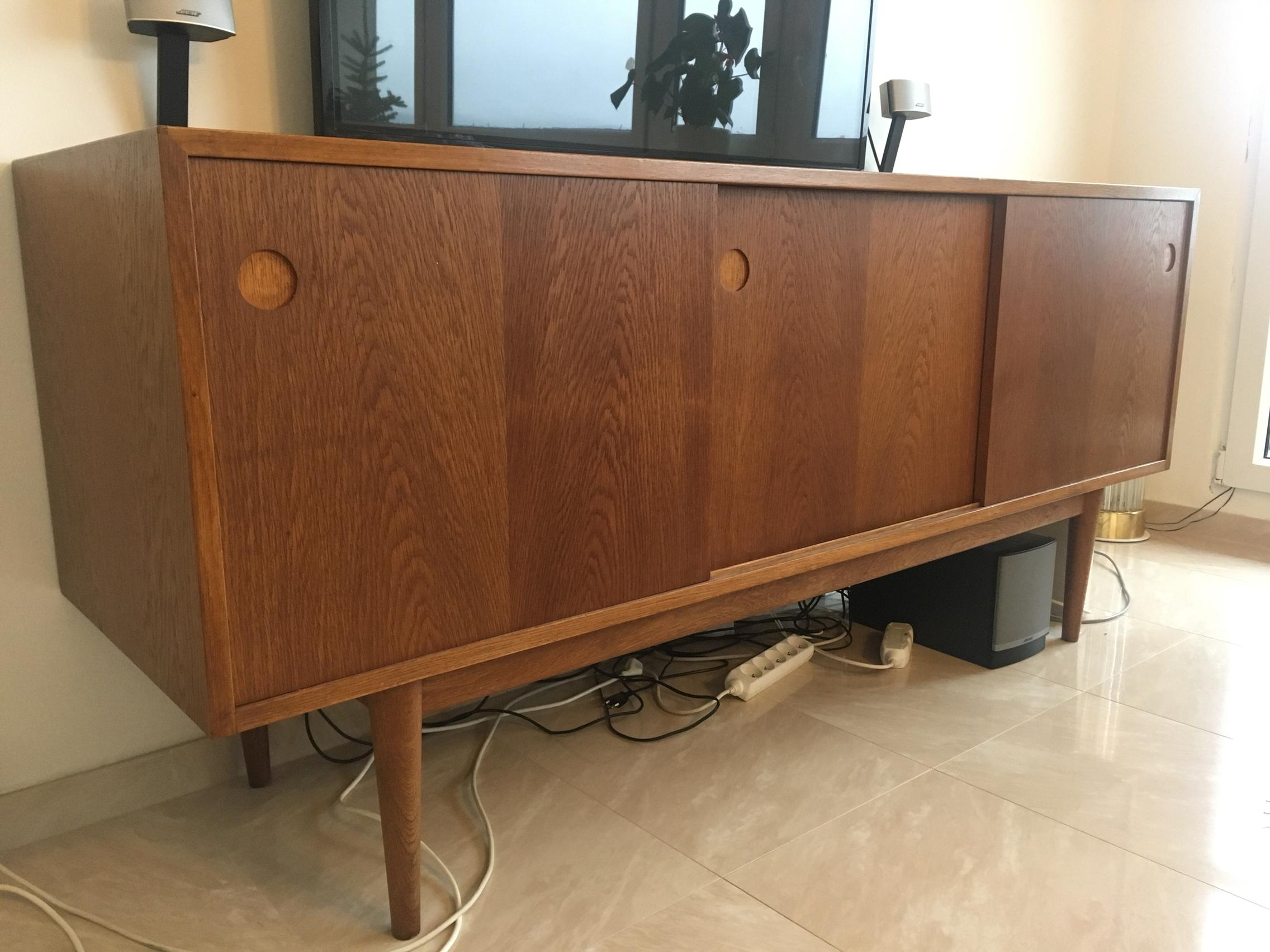 - 1960
- Denmark
- Whole sideboard is made ow massive wood, no vaneer
- Profesionally restored
- Perfect condtion.