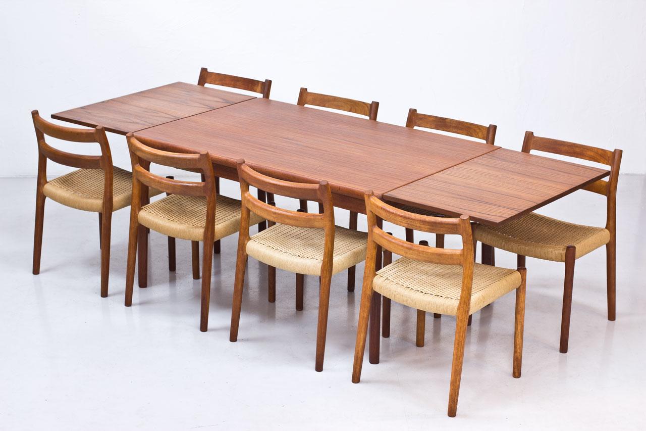 Scandinavian Modern Danish Teak Extendable Dining Table by Henning Kjærnulf  10