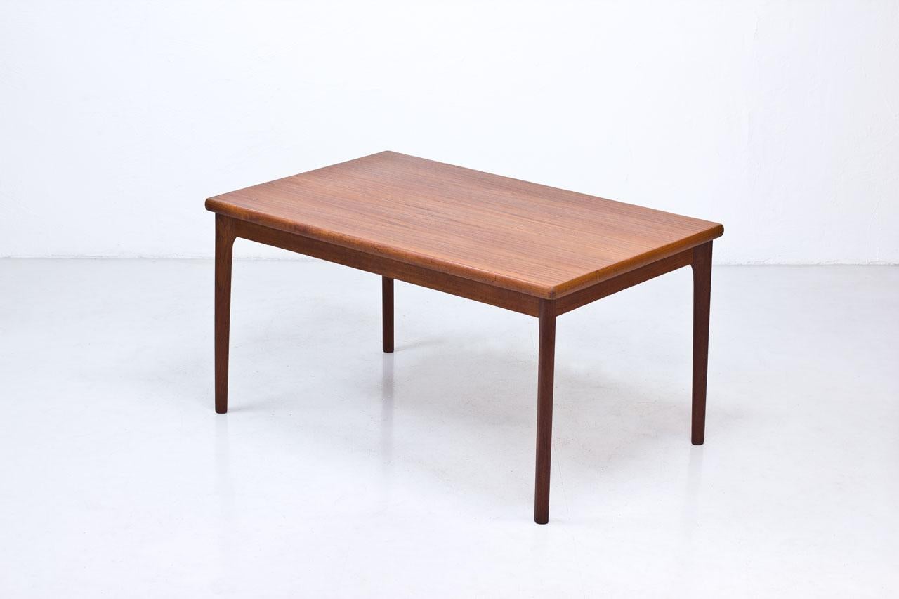 Extendable dining table designed by Henning Kjærnulf, manufactured by AM Mobler in Denmark during the 1960s. Made from teak. The two extensions are hidden underneath main table top.
Length of table top from 140 to 246cm. Seats until 8 people with