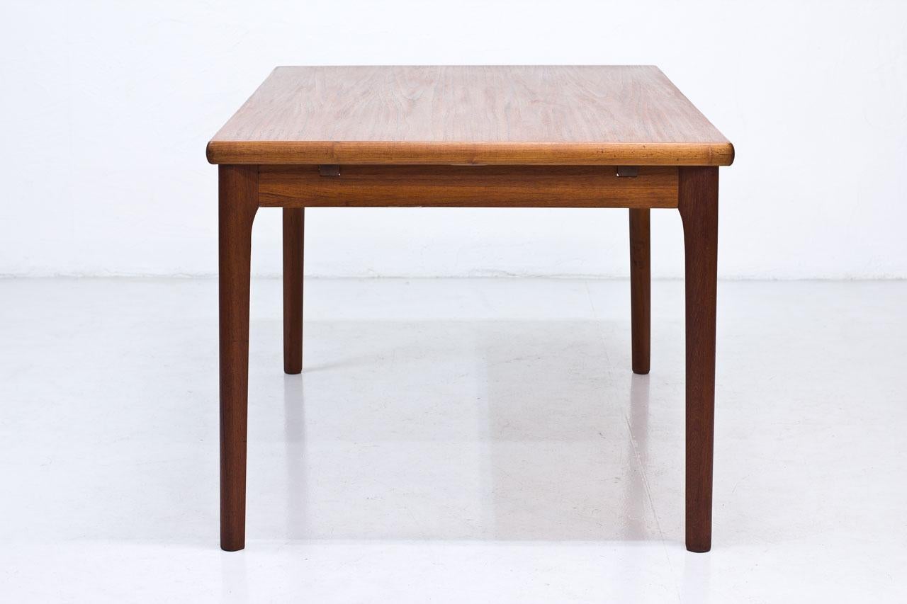 Mid-20th Century Scandinavian Modern Danish Teak Extendable Dining Table by Henning Kjærnulf 