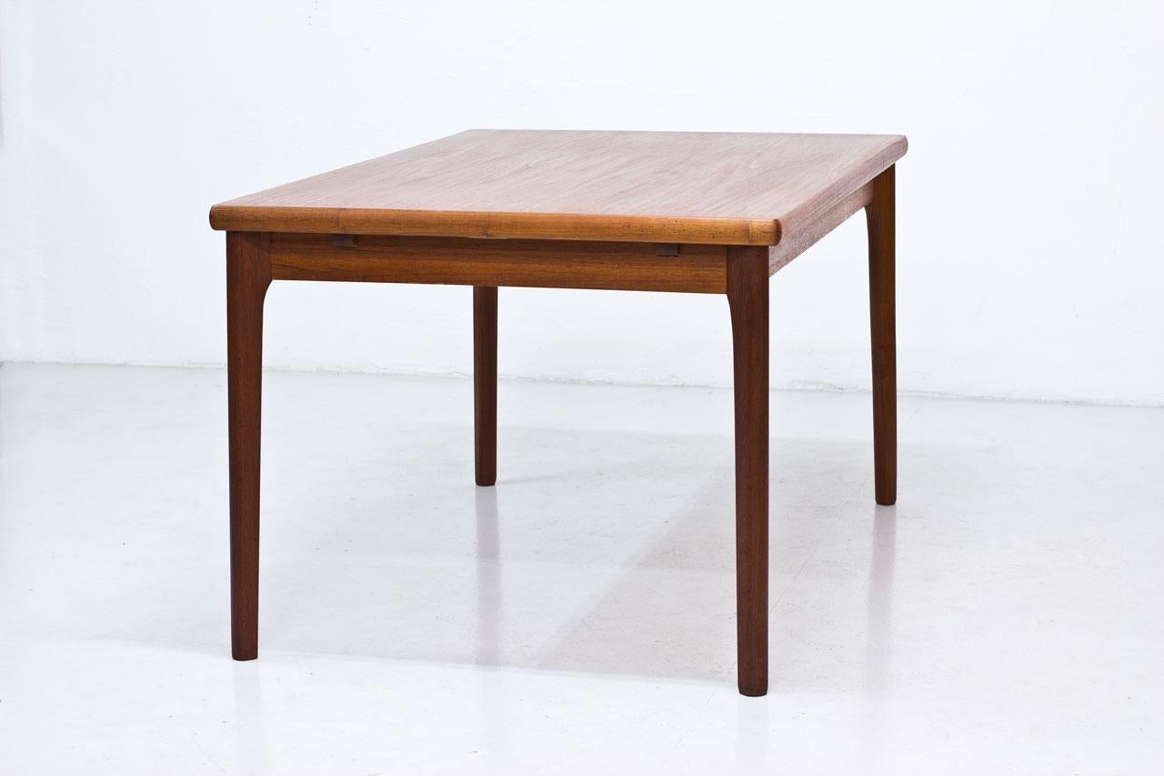 Scandinavian Modern Danish Teak Extendable Dining Table by Henning Kjærnulf  1