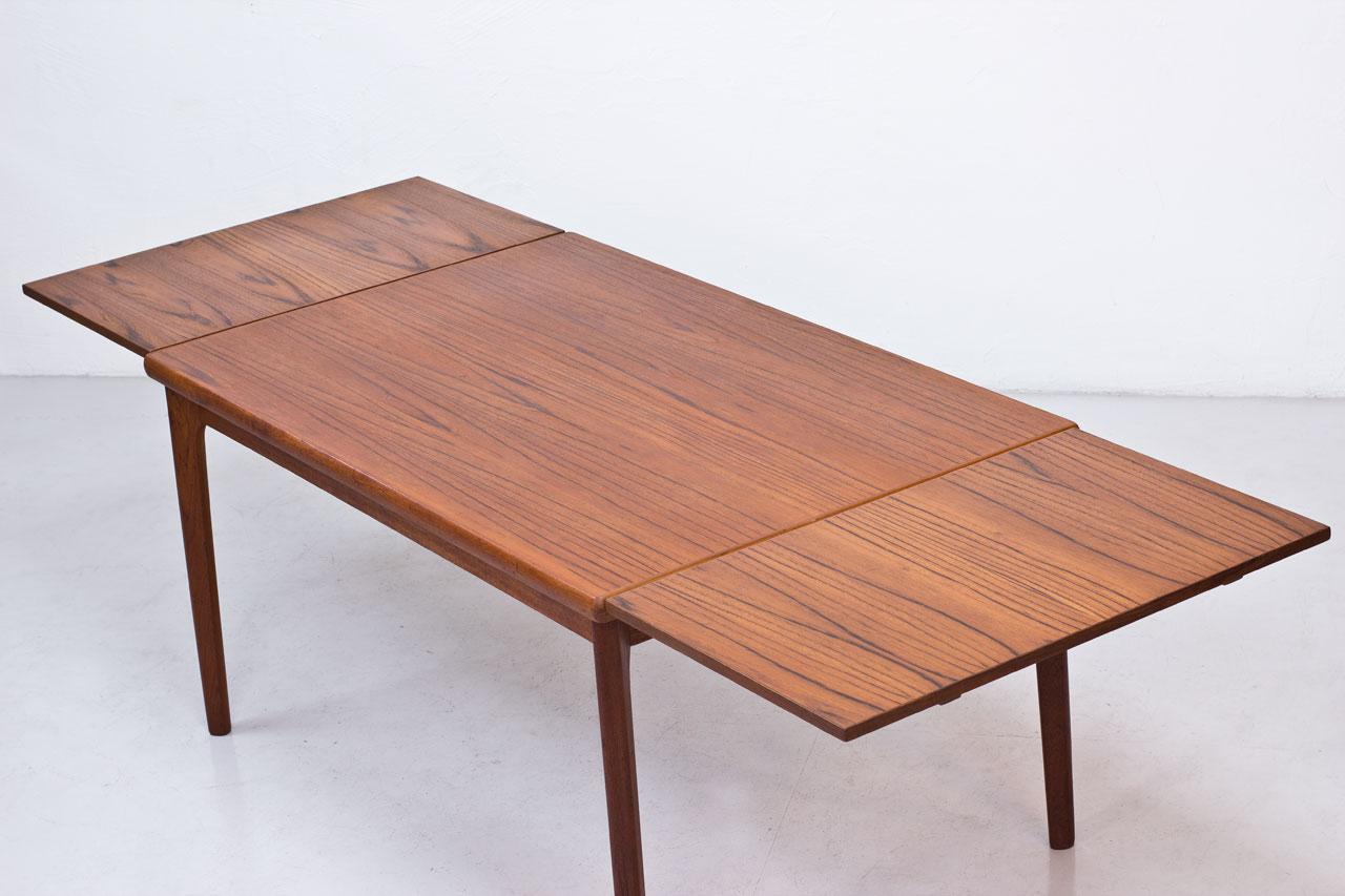 Scandinavian Modern Danish Teak Extendable Dining Table by Henning Kjærnulf 2