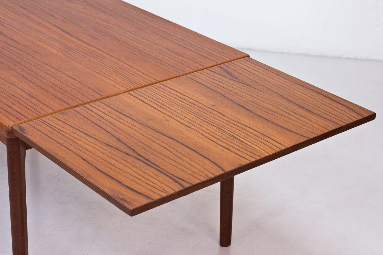 Scandinavian Modern Danish Teak Extendable Dining Table by Henning Kjærnulf 3